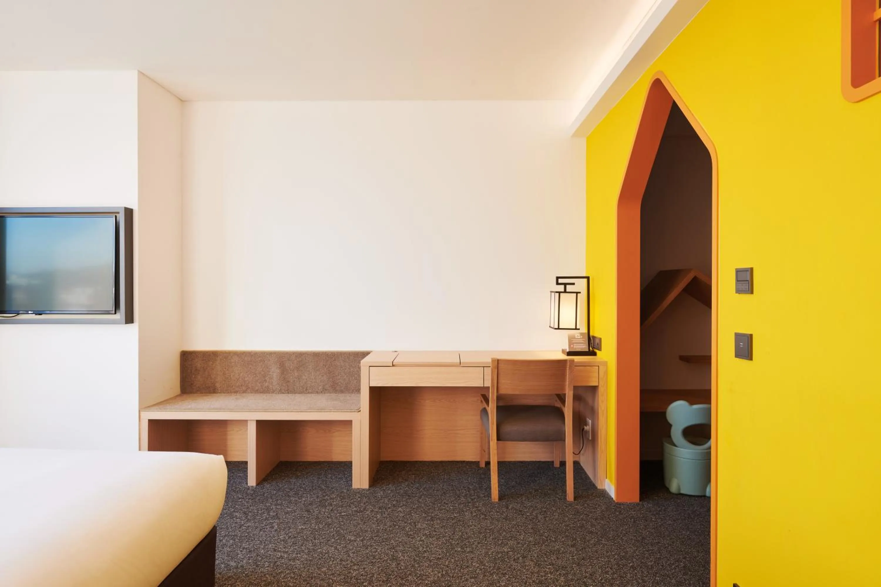 Seating area, Bed in Nine Tree by Parnas Seoul Insadong