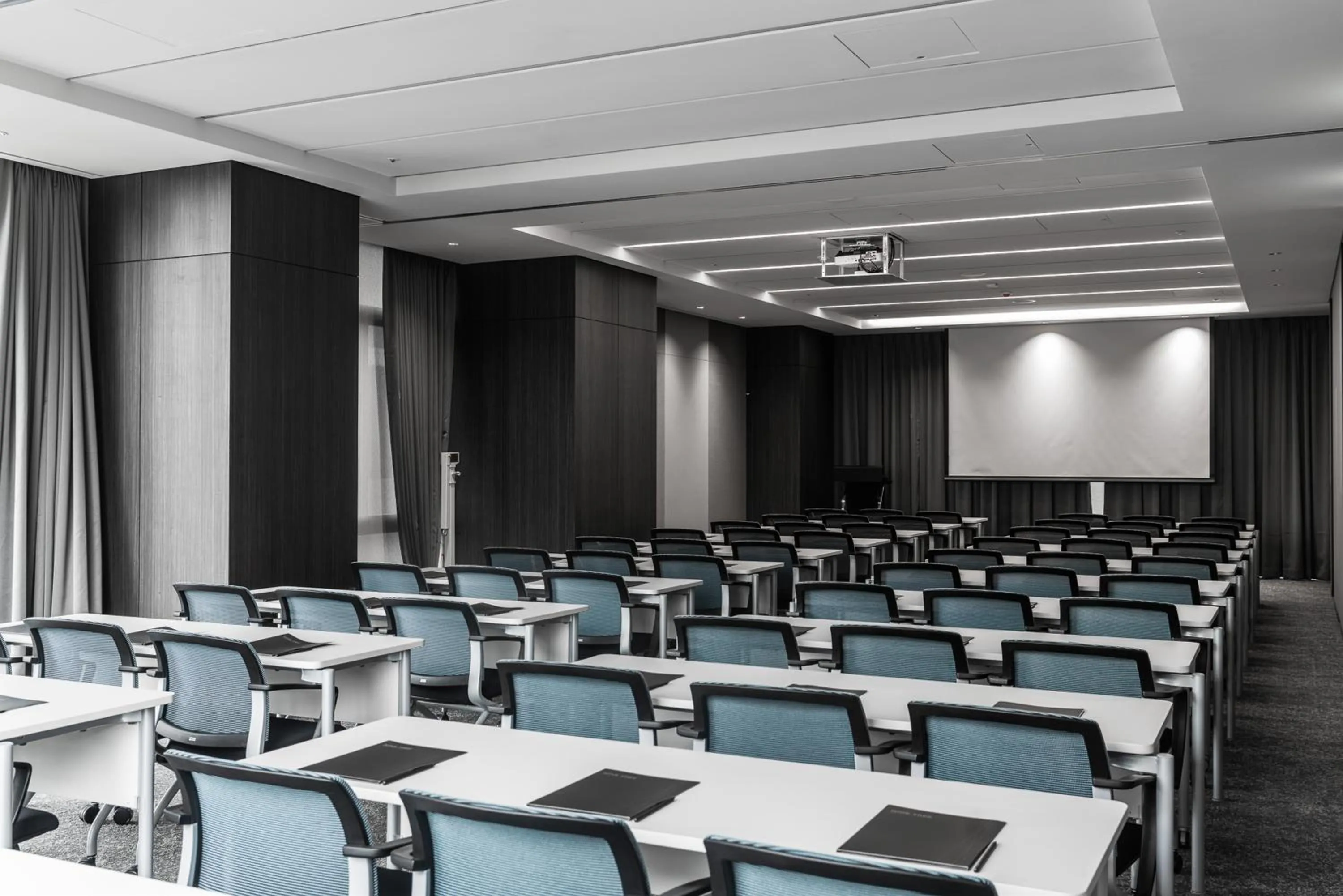 Business facilities in Nine Tree by Parnas Seoul Insadong