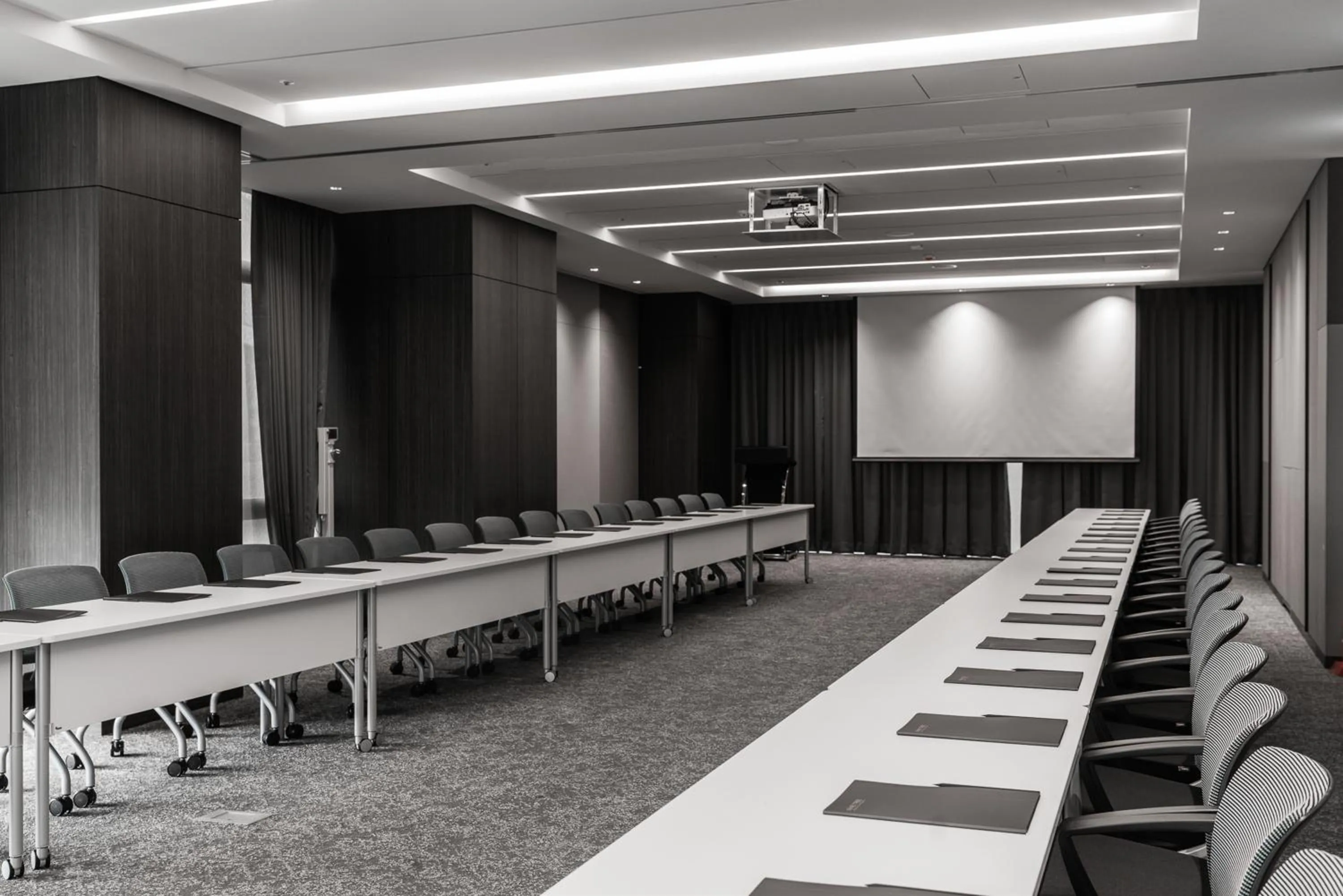 Business facilities in Nine Tree by Parnas Seoul Insadong