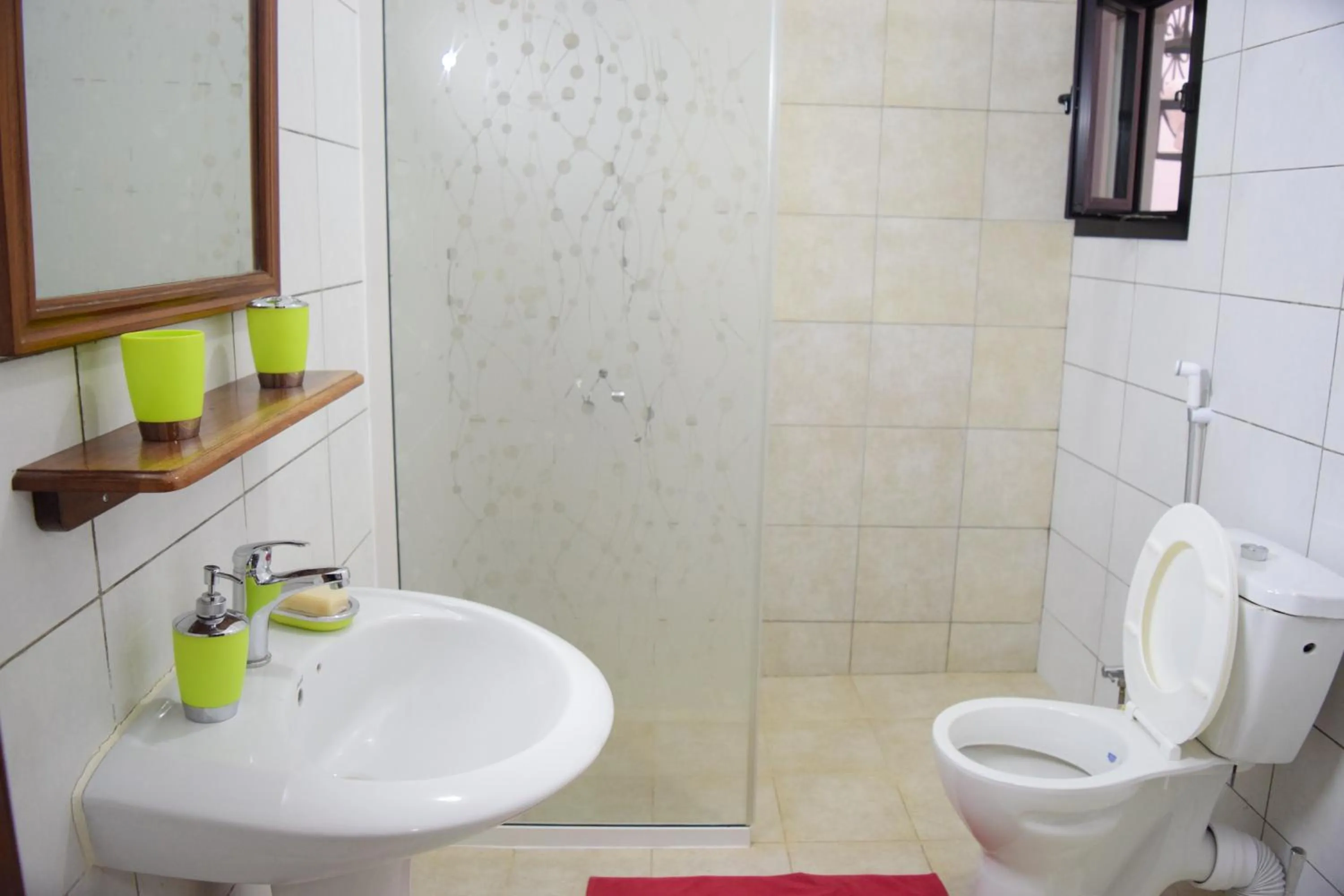 Shower in Kakatar Family Residence , Yoff