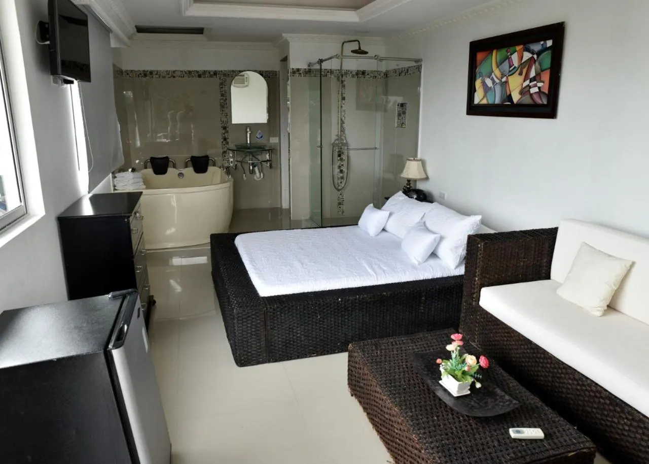 Deluxe Suite in Hotel West California