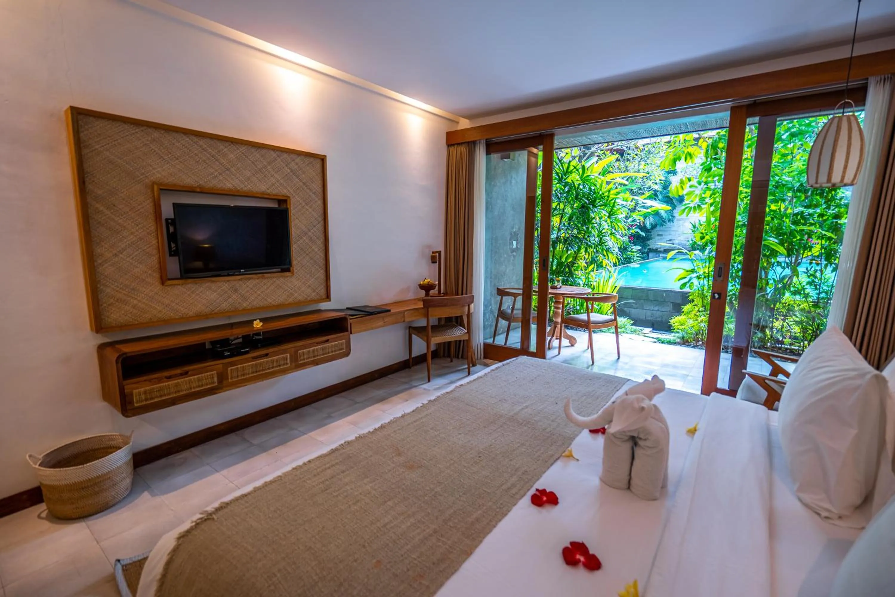 Bedroom, Bed in Purana Suite Ubud