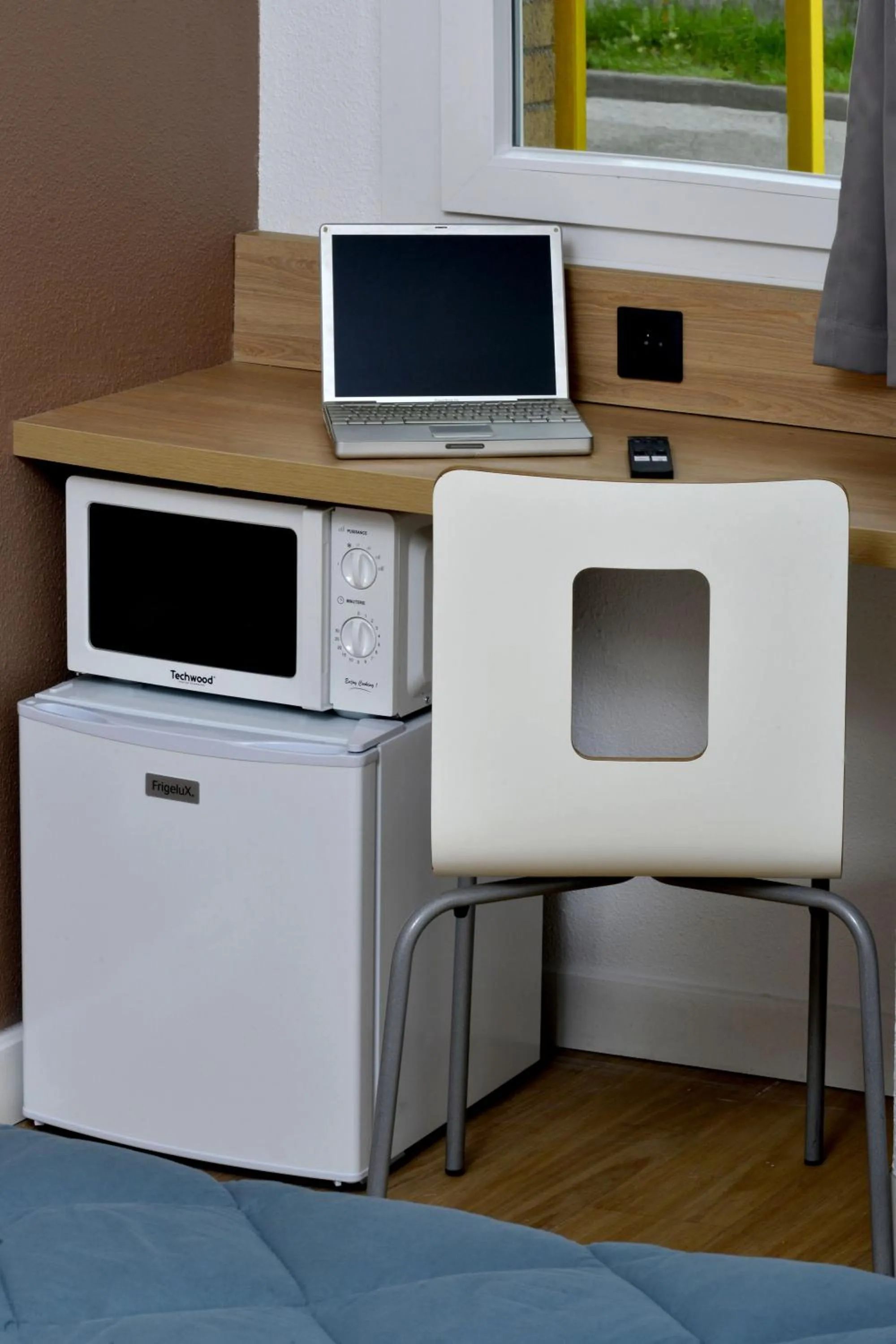 microwave in Premiere Classe Compiegne - Jaux