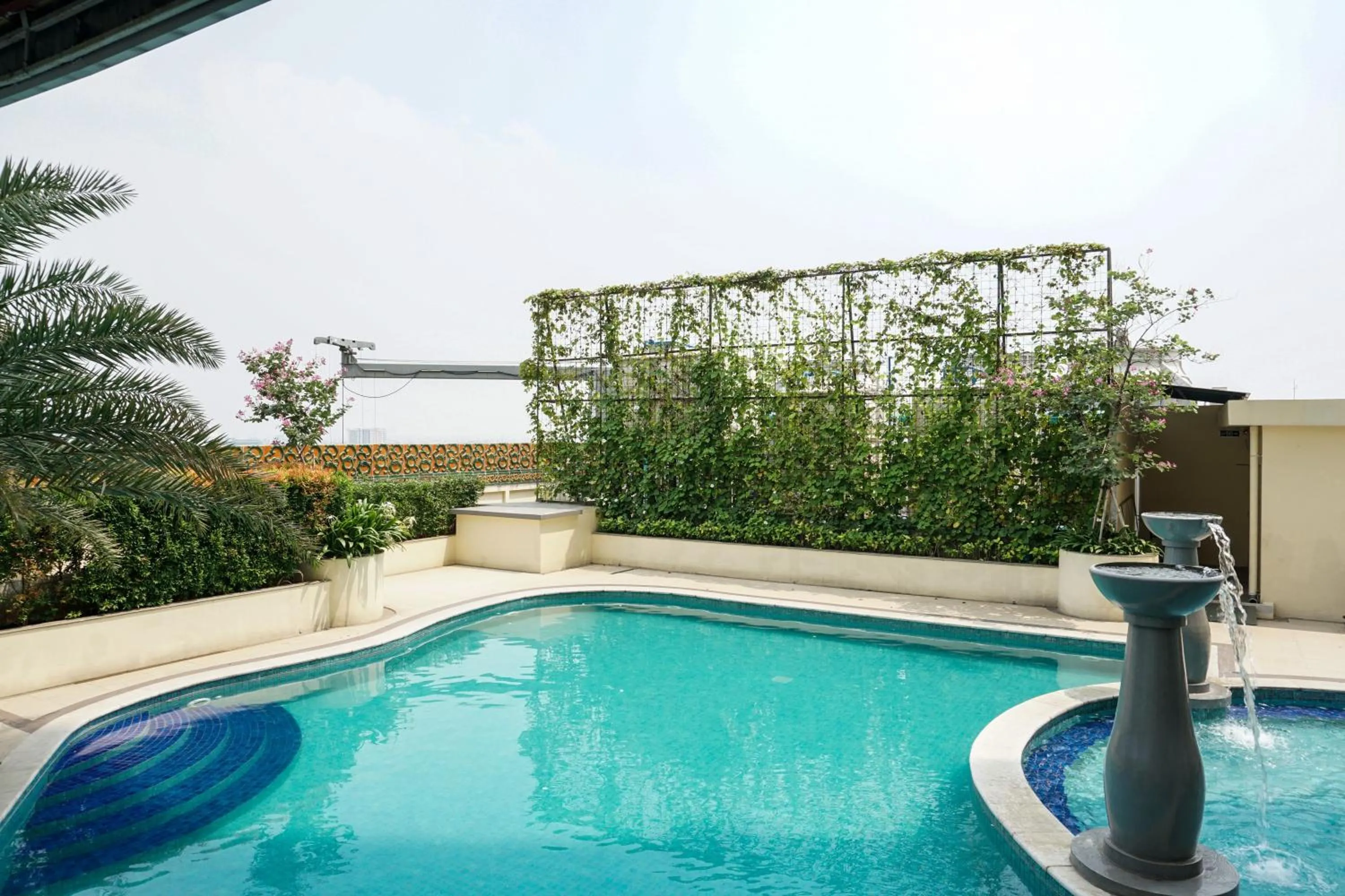 Fabulous 2BR Apartment Lucky Tower Residence By Travelio