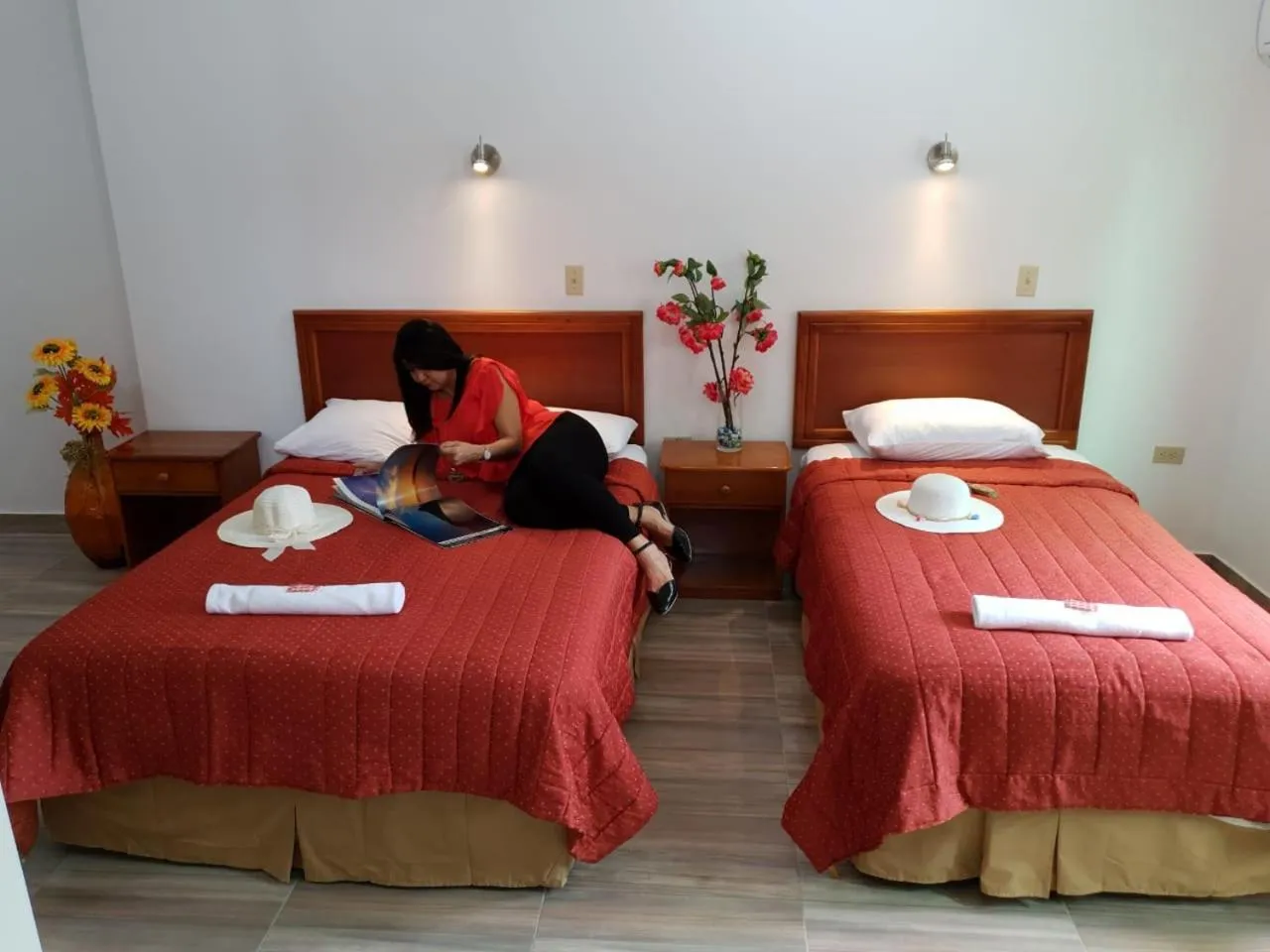 Property building, Bed in Hostal España