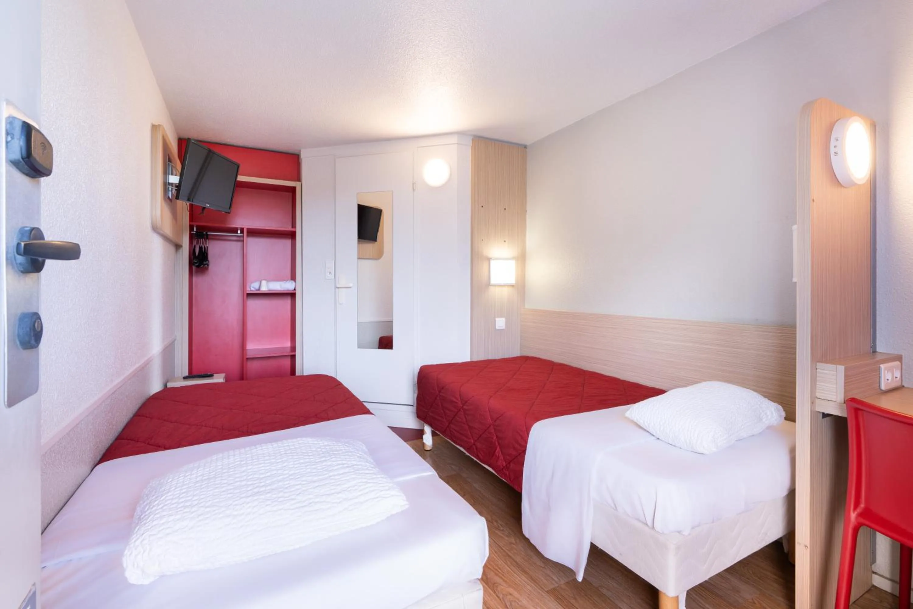 Photo of the whole room, Bed in Premiere Classe Deauville Touques