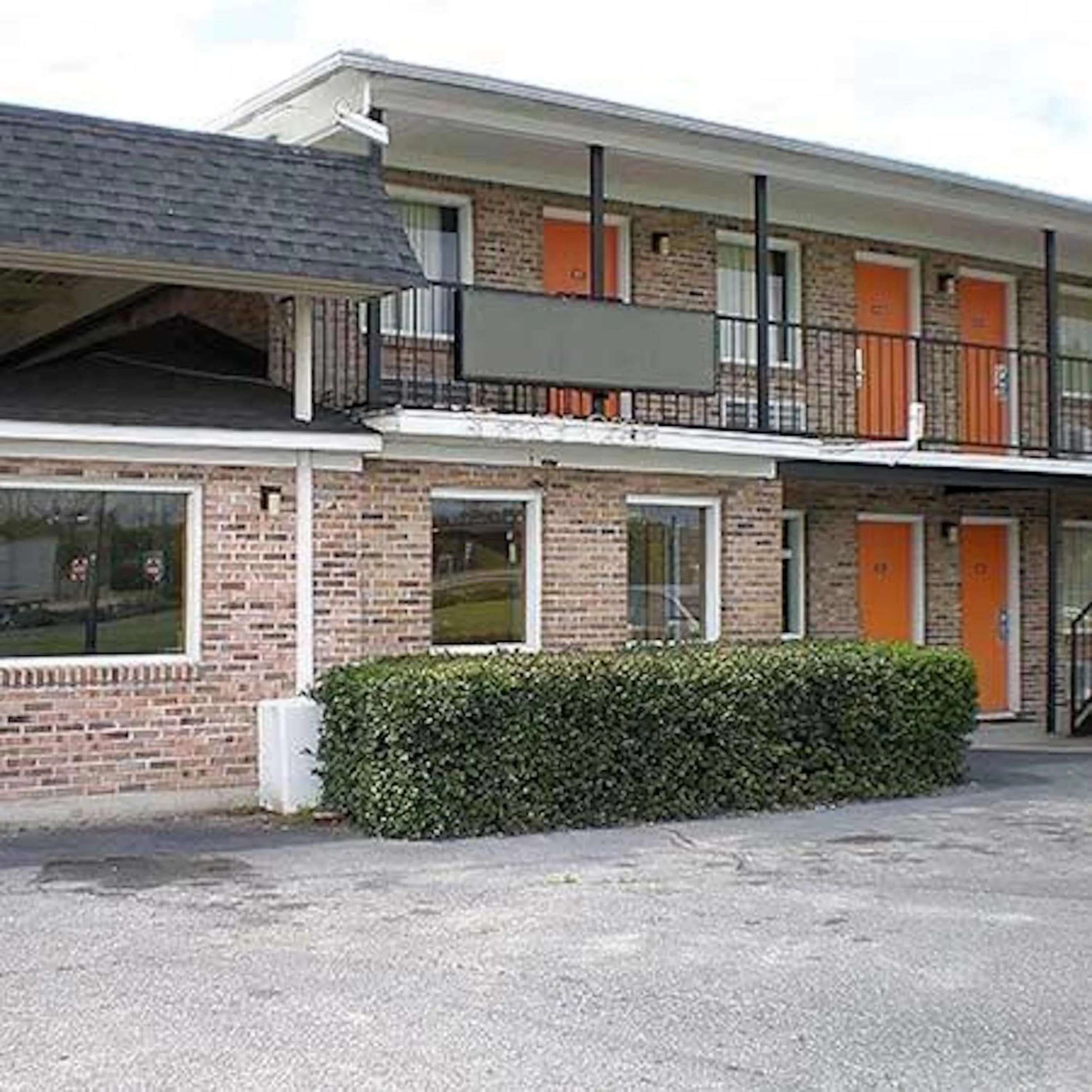 Facade/entrance in Motel 6 Saint George, SC – I-95
