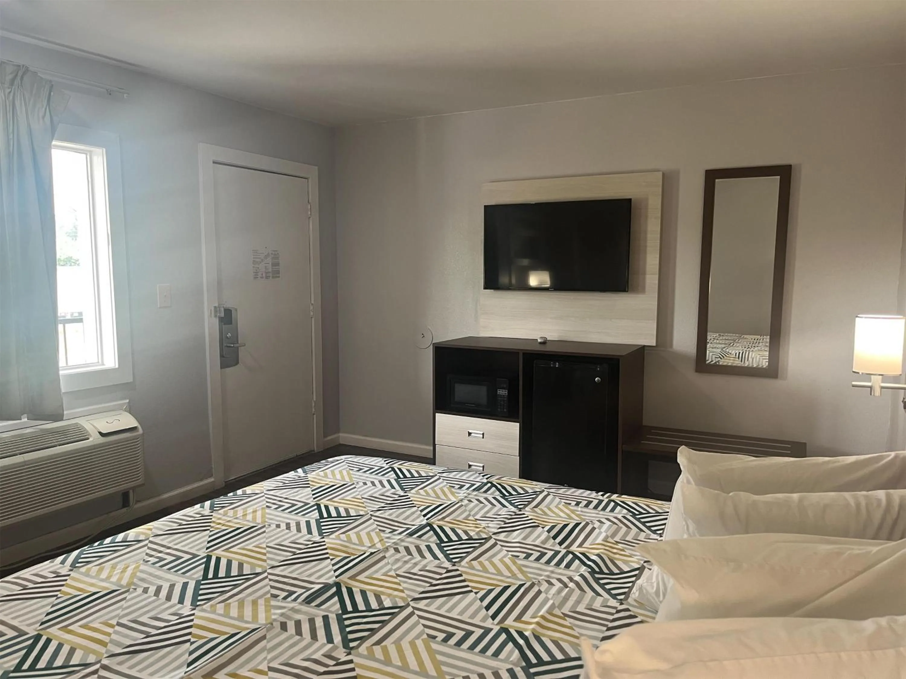 Bedroom, Bed in Motel 6 Saint George, SC – I-95