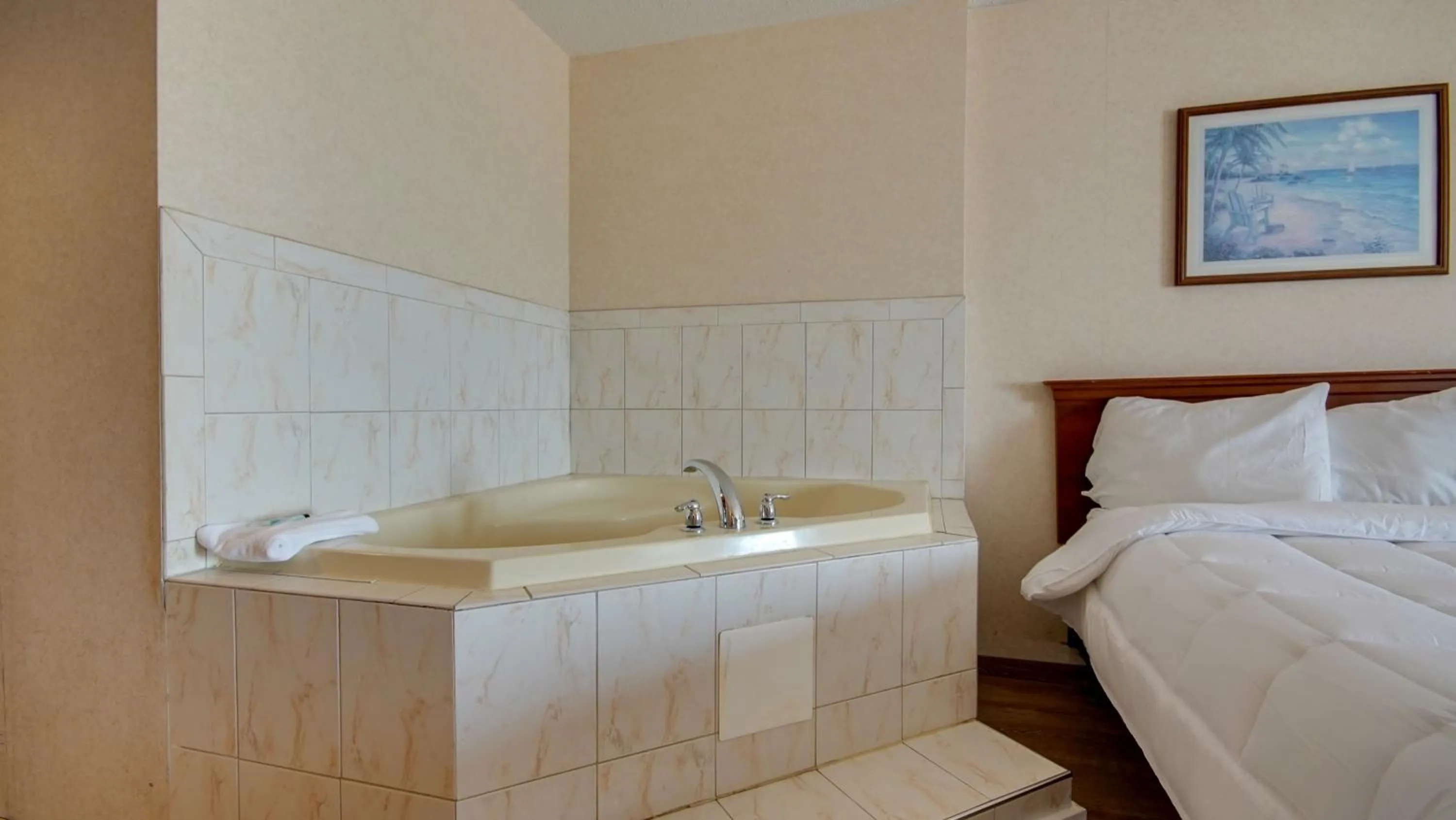 Hot Tub, Bed in Ocean 1 Hotel & Suites Ocean City