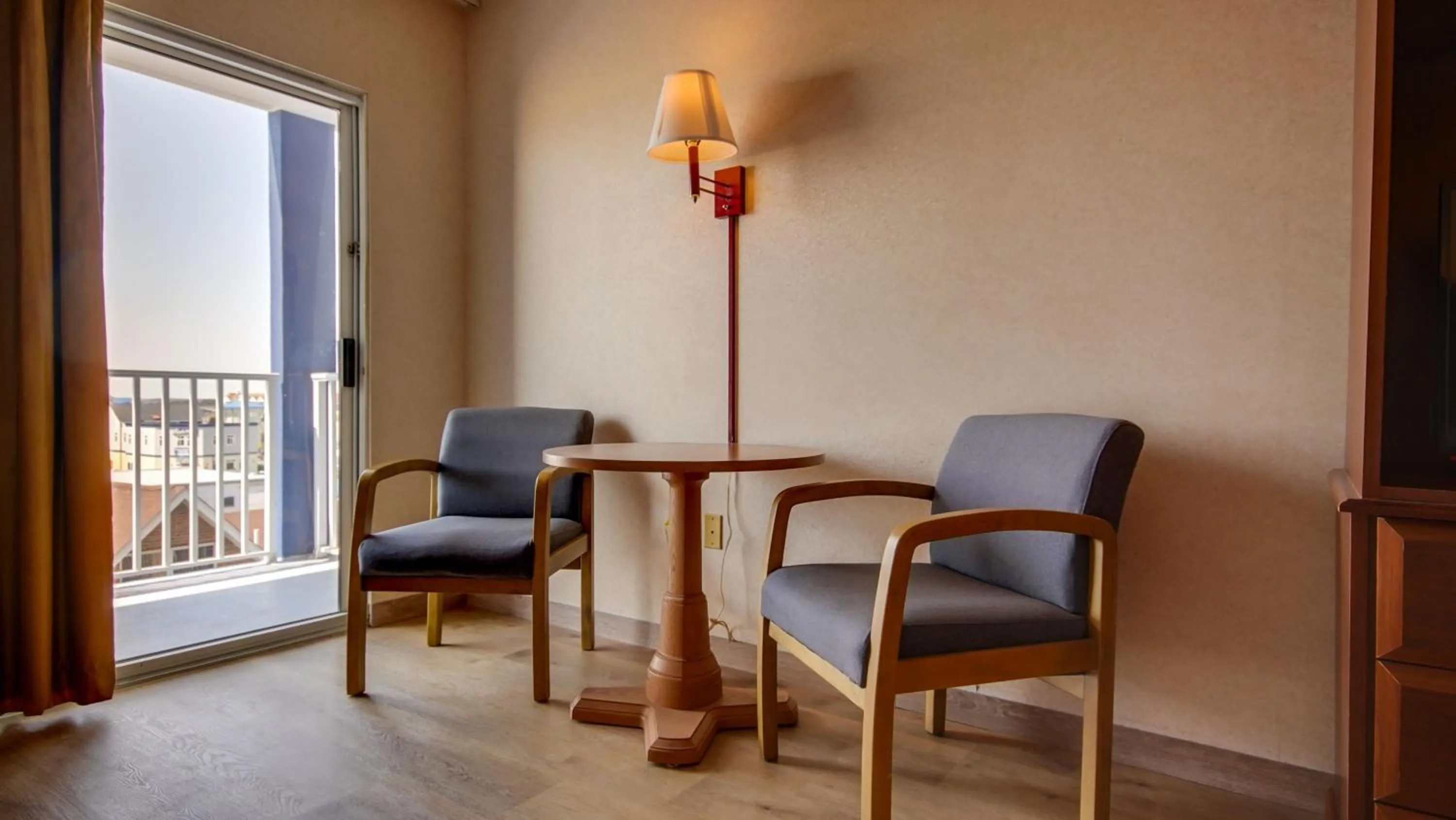 Seating area in Ocean 1 Hotel & Suites Ocean City