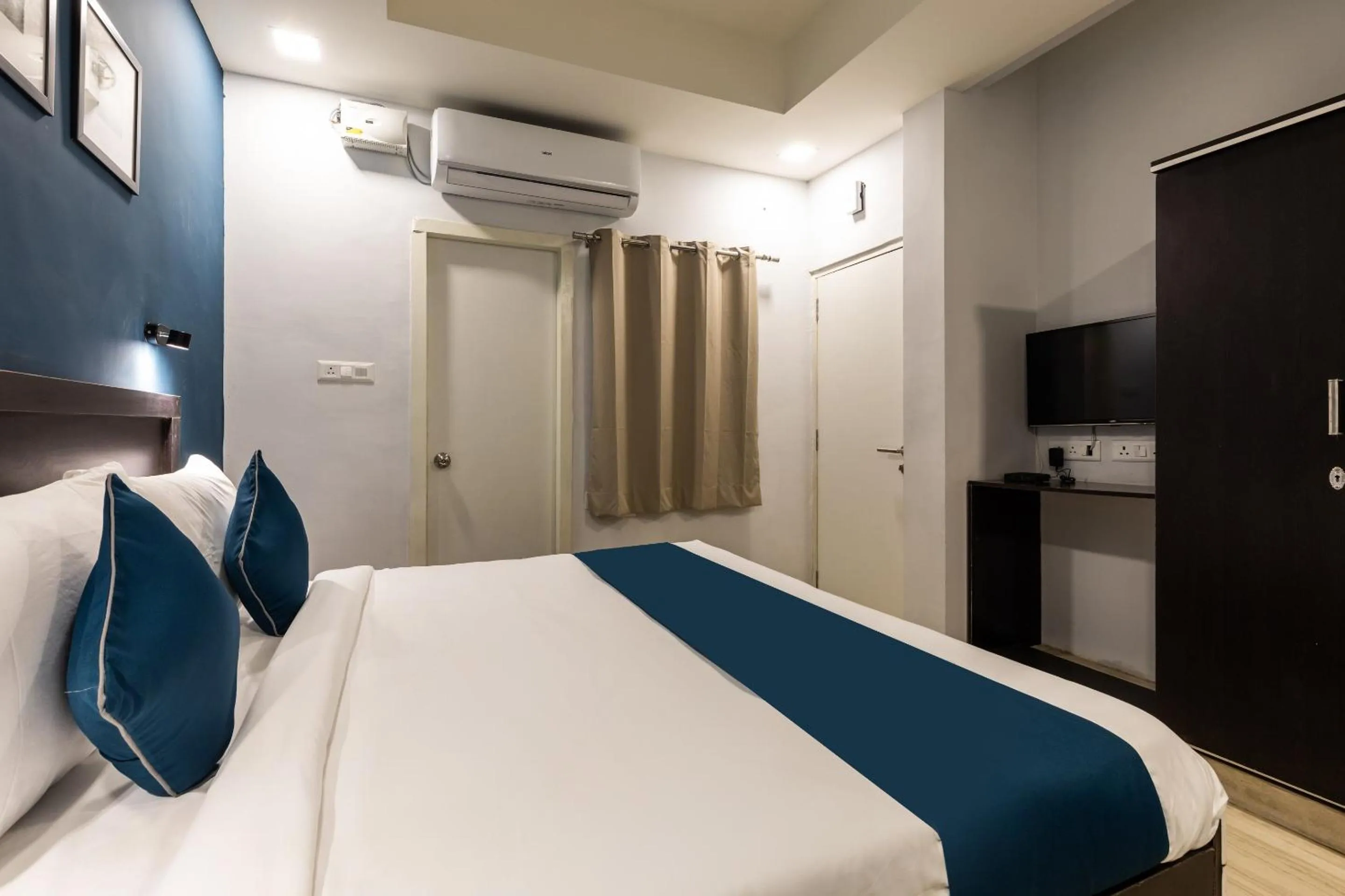 Bedroom, Bed in SILVERKEY FUSION STAYS