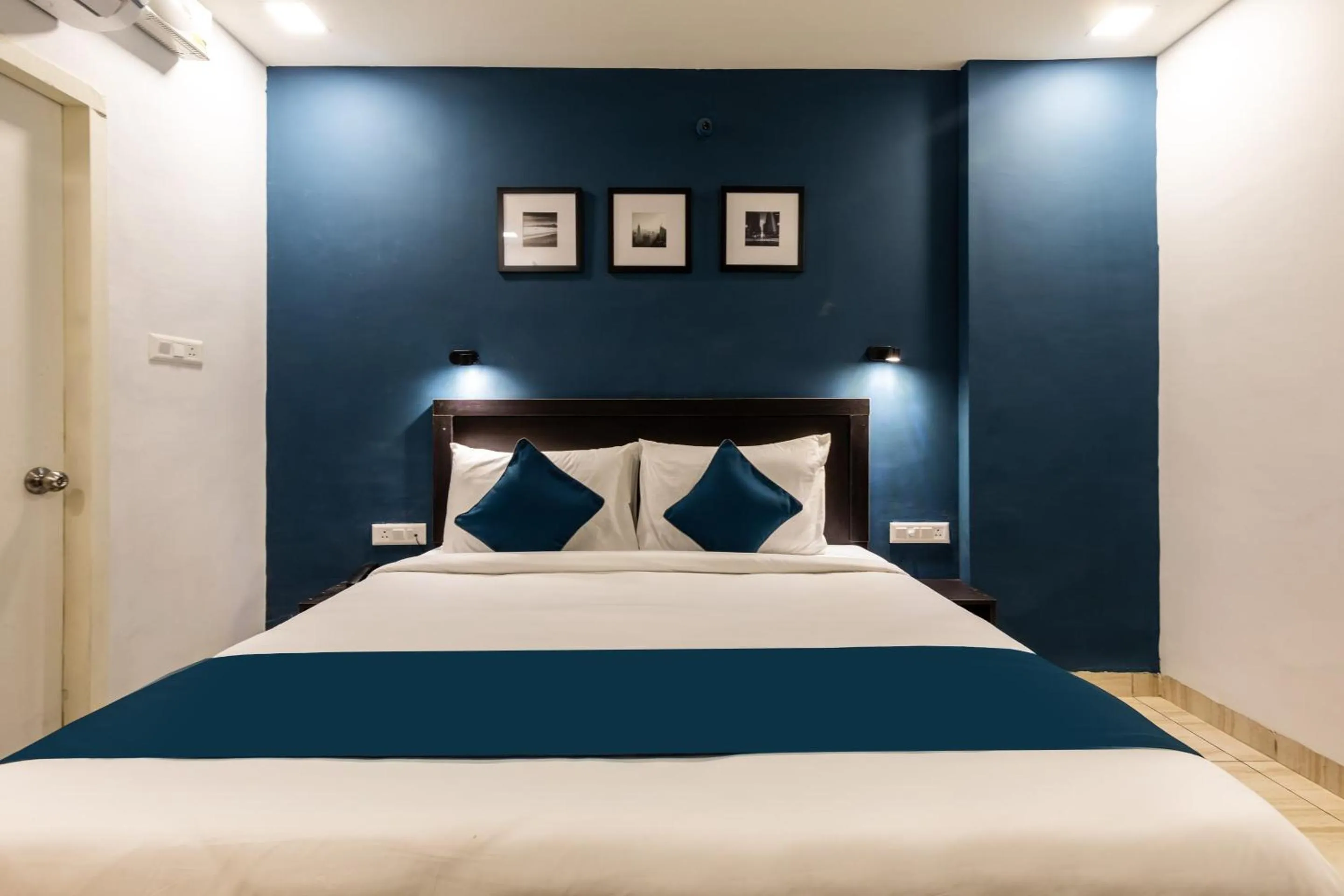 Bedroom, Bed in SILVERKEY FUSION STAYS