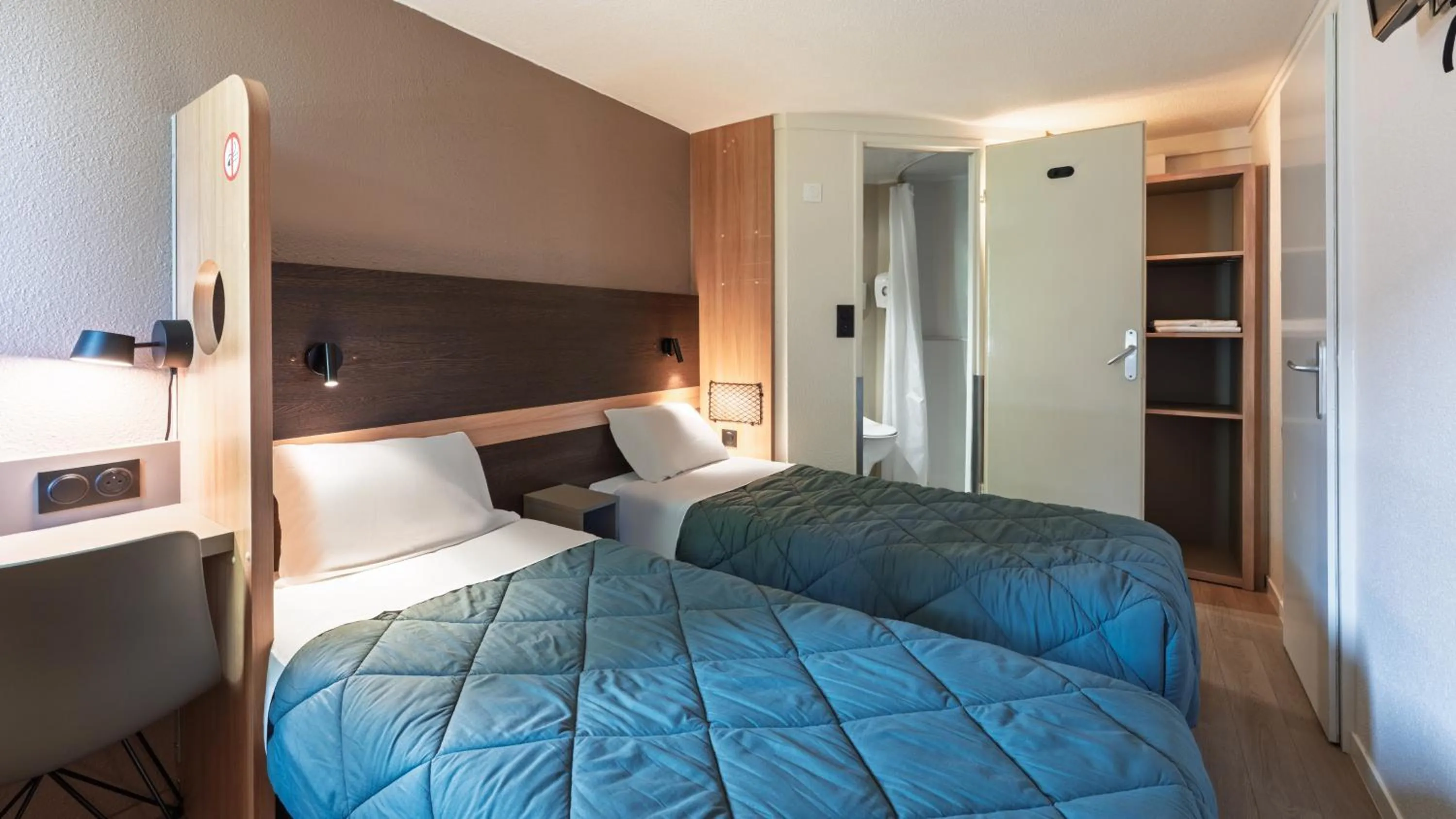 Bed in Premiere Classe Lille Nord - Tourcoing