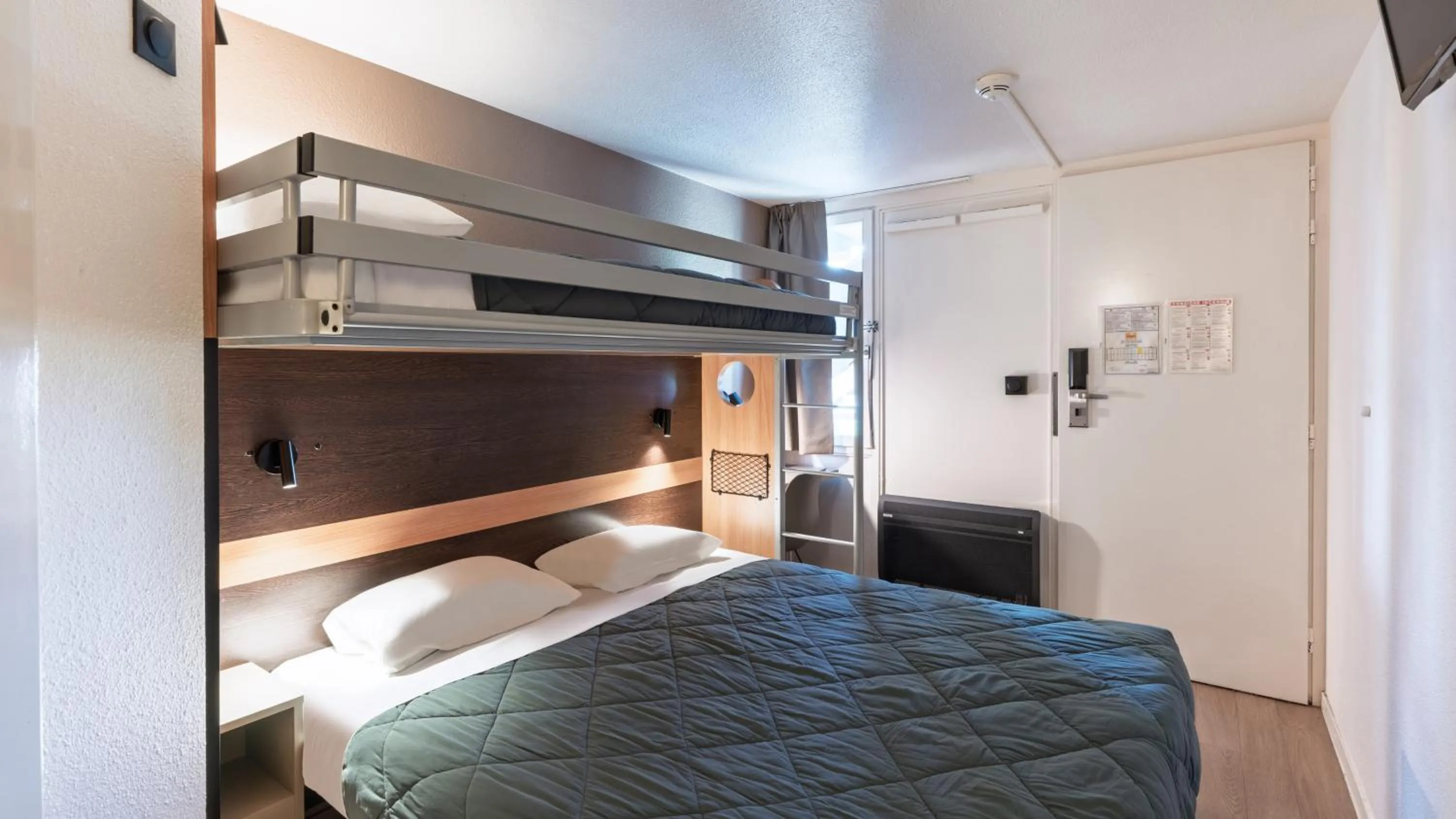 Bed in Premiere Classe Lille Nord - Tourcoing