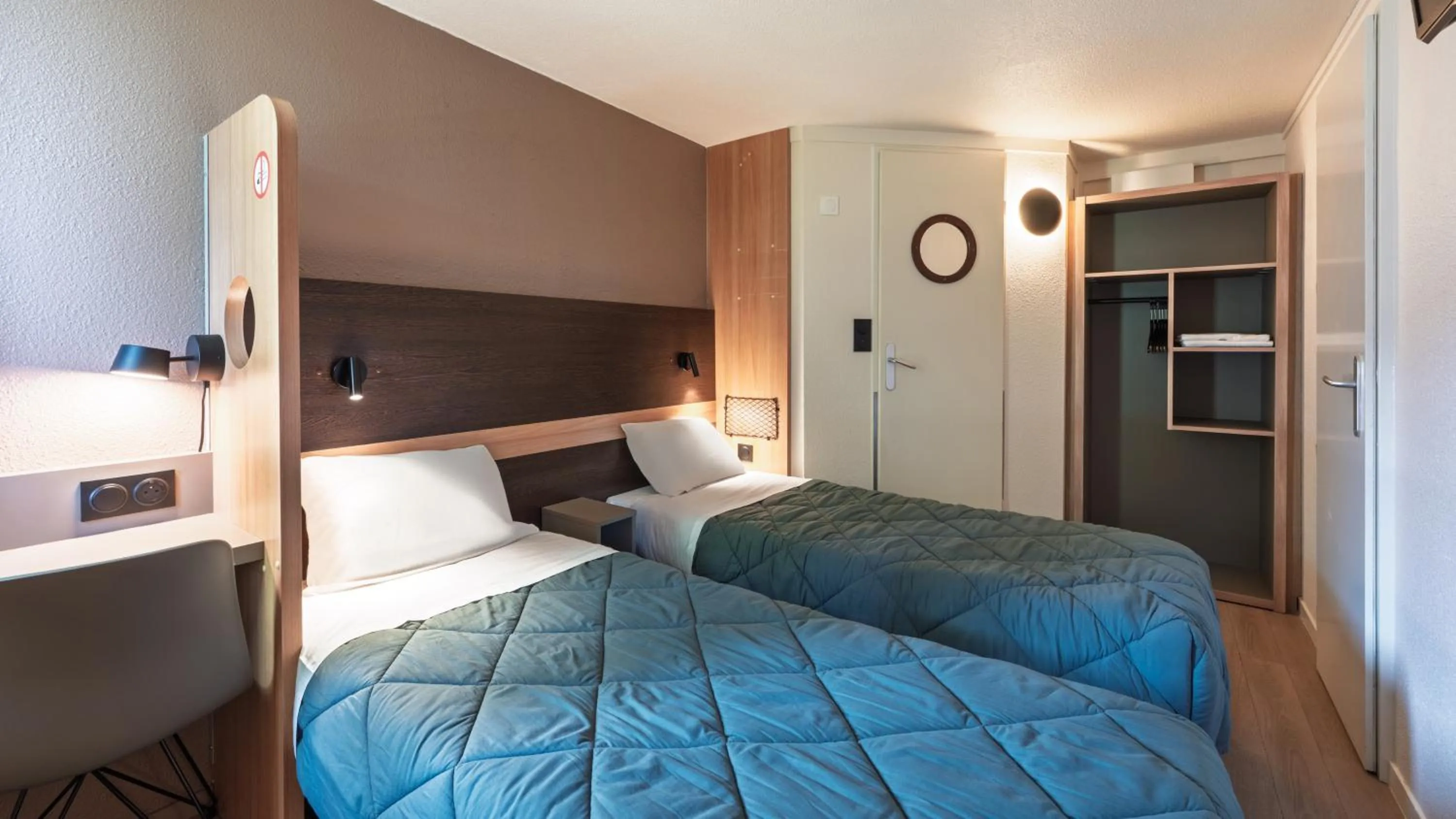 Bed in Premiere Classe Lille Nord - Tourcoing