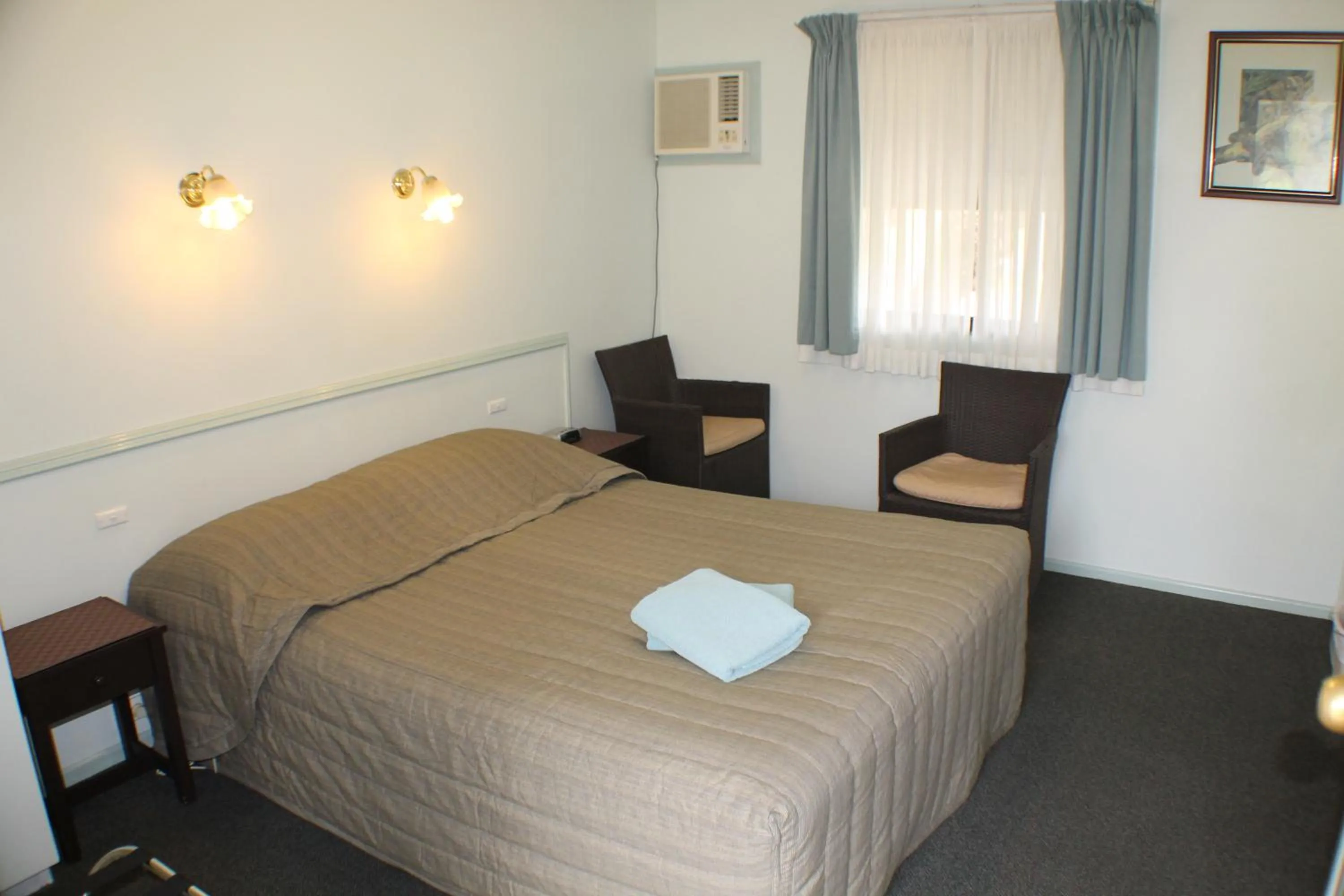 Day, Bed in Lake Forbes Motel