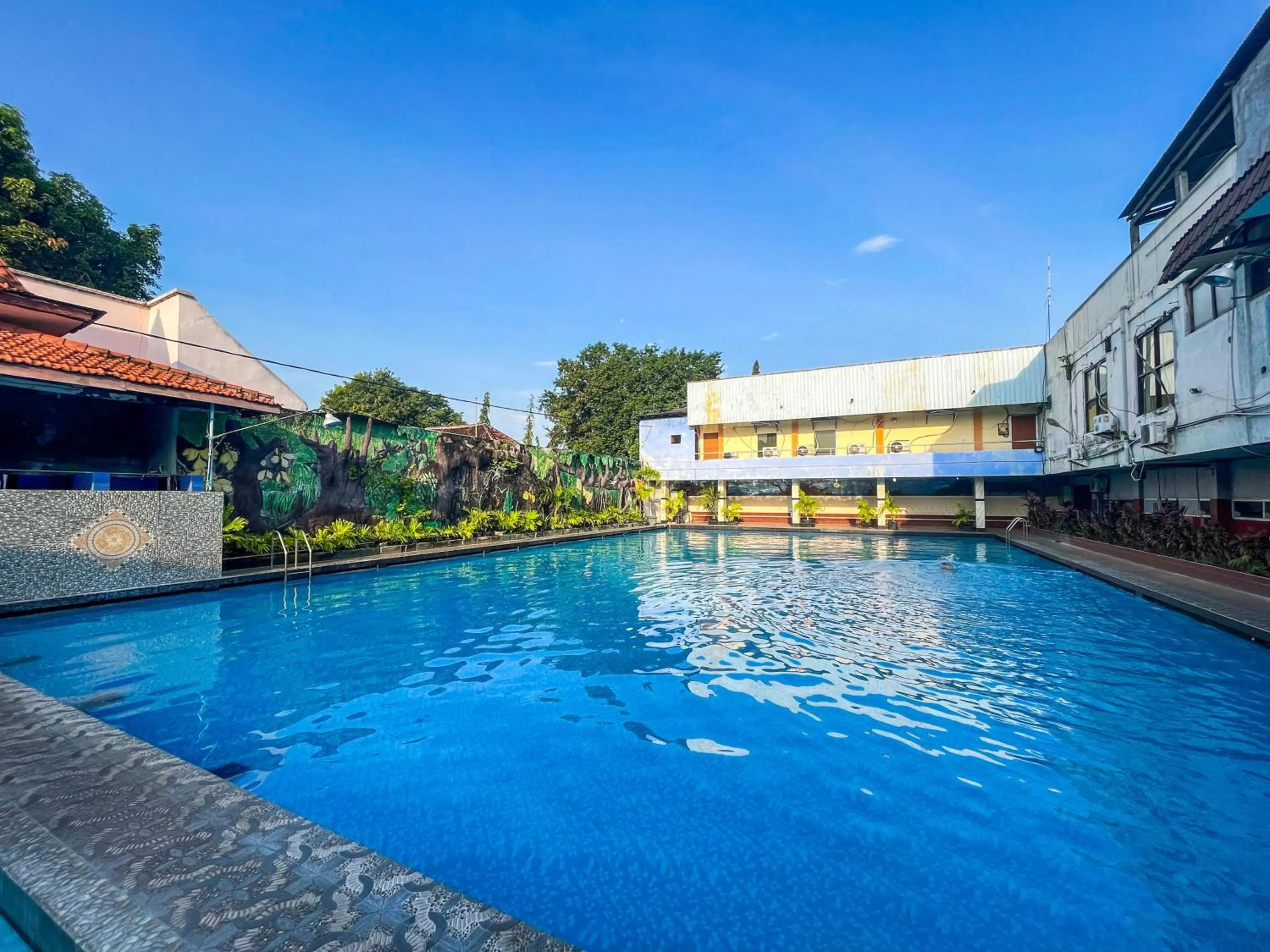 Swimming pool in RedDoorz at Hotel Tampiarto Probolinggo Jawa Timur