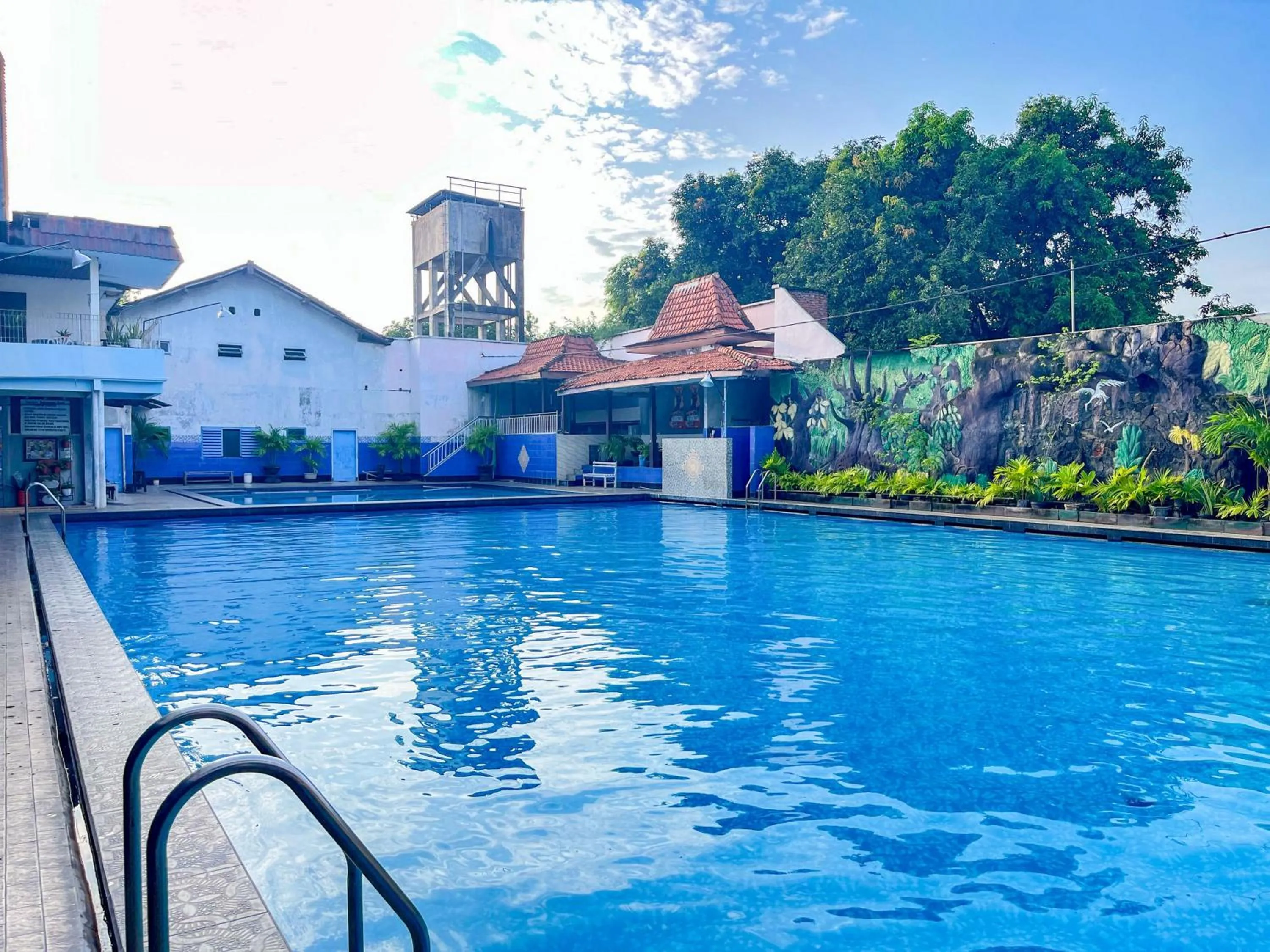 Swimming pool in RedDoorz at Hotel Tampiarto Probolinggo Jawa Timur