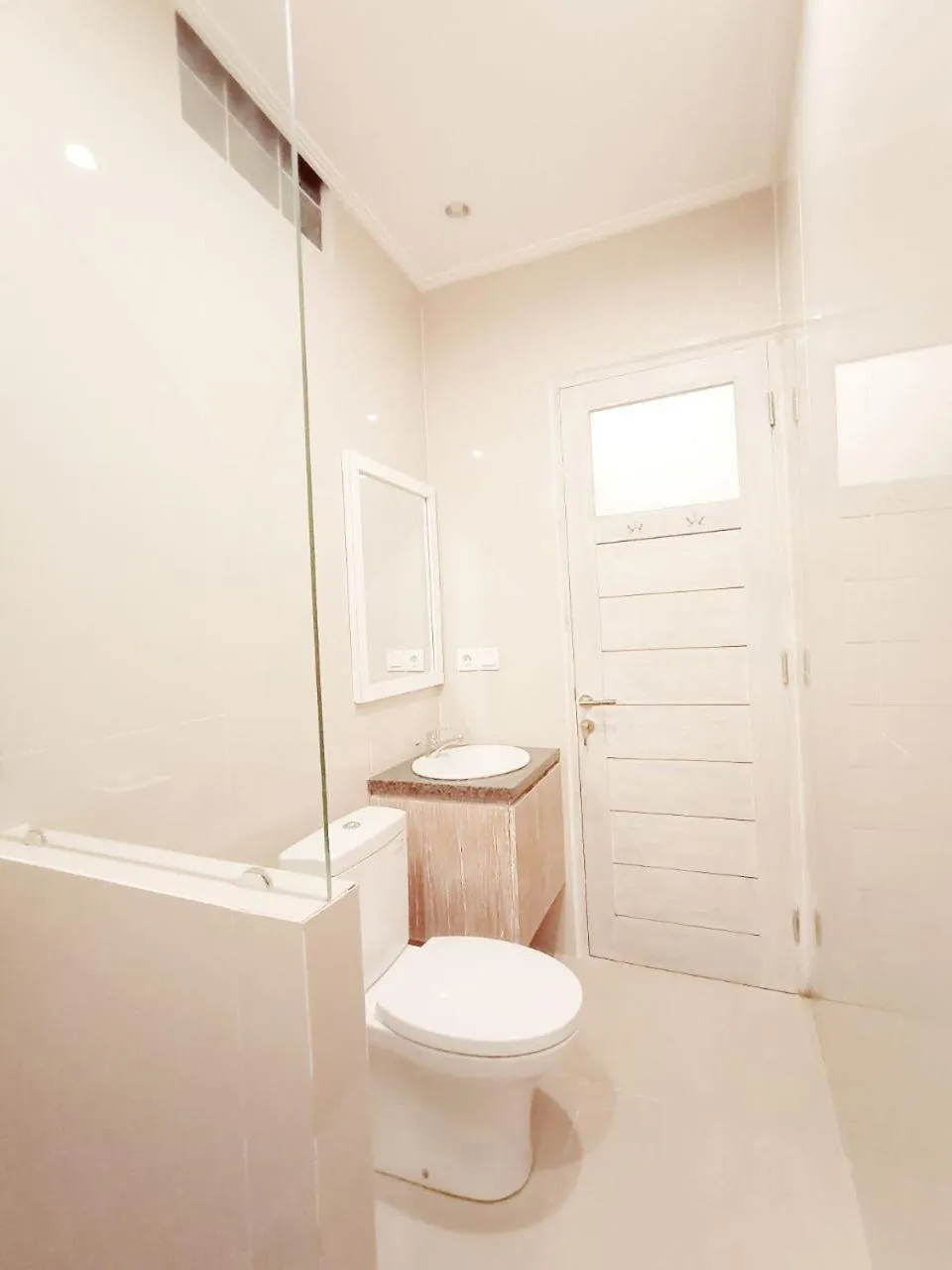 Bathroom in Berawa Dini Guesthouse