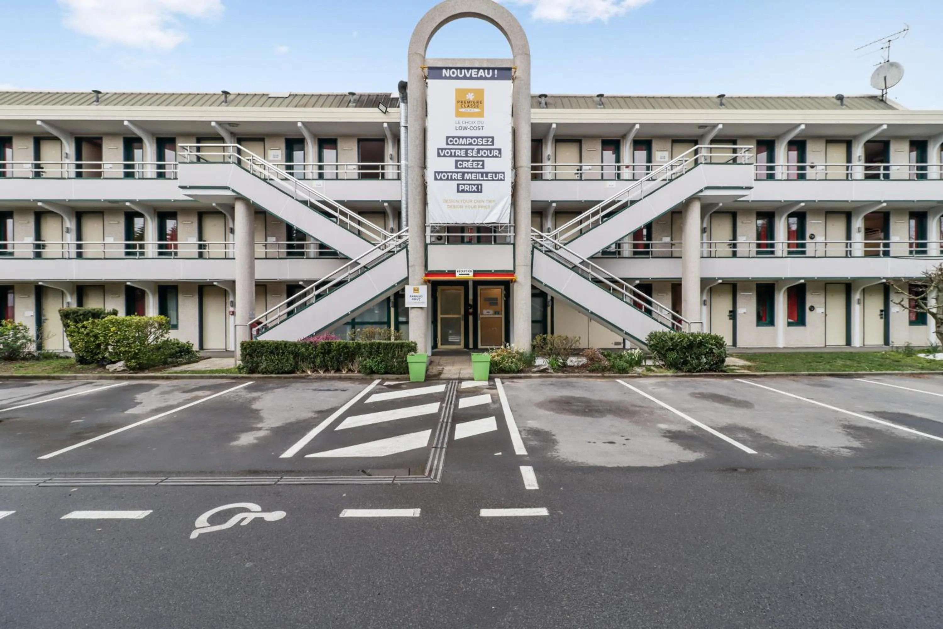 Property building in Première Classe Lille Sud Henin Beaumont