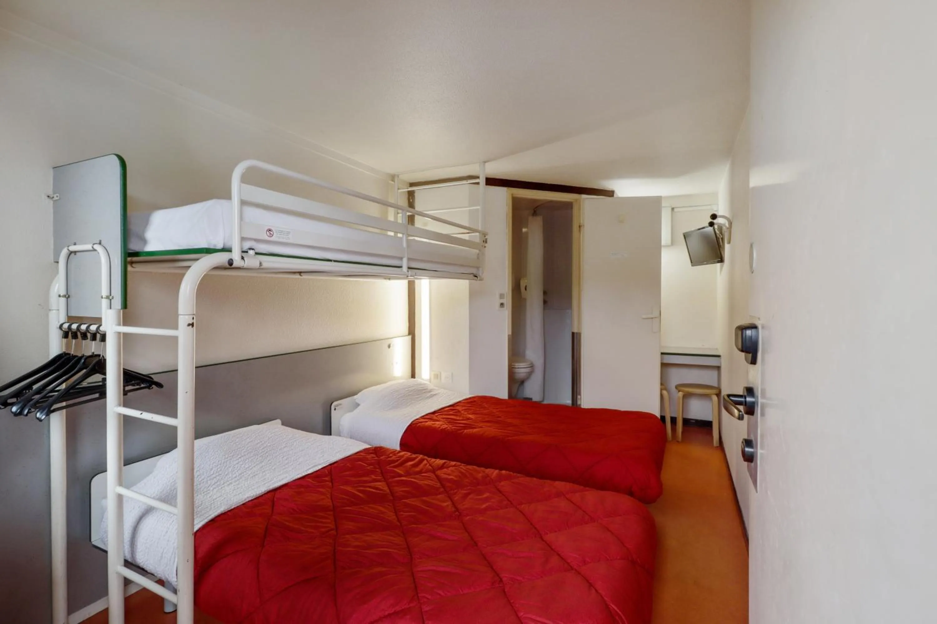 Photo of the whole room, Bed in Première Classe Lille Sud Henin Beaumont