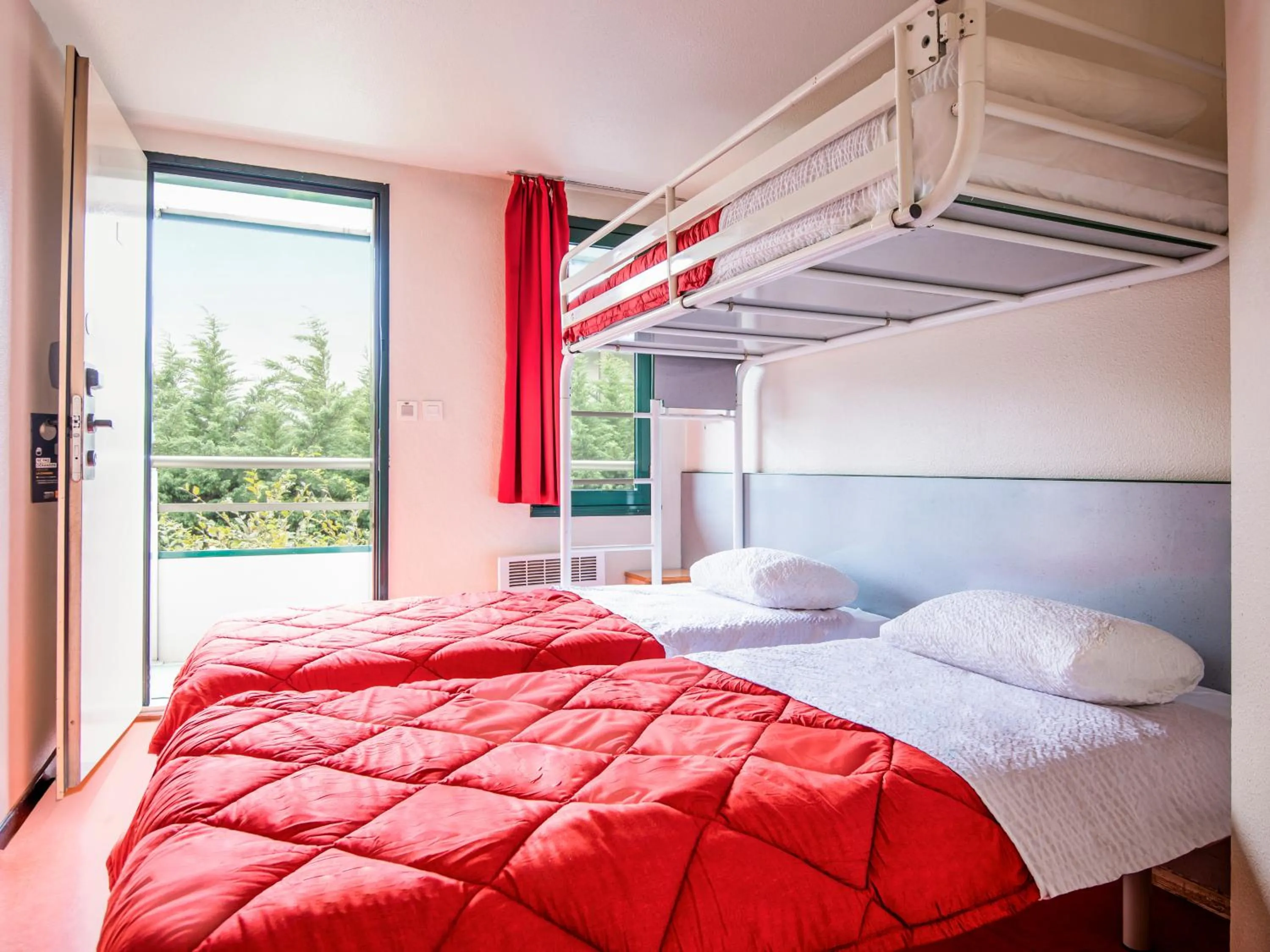 Bedroom, Bed in Première Classe Lille Sud Henin Beaumont