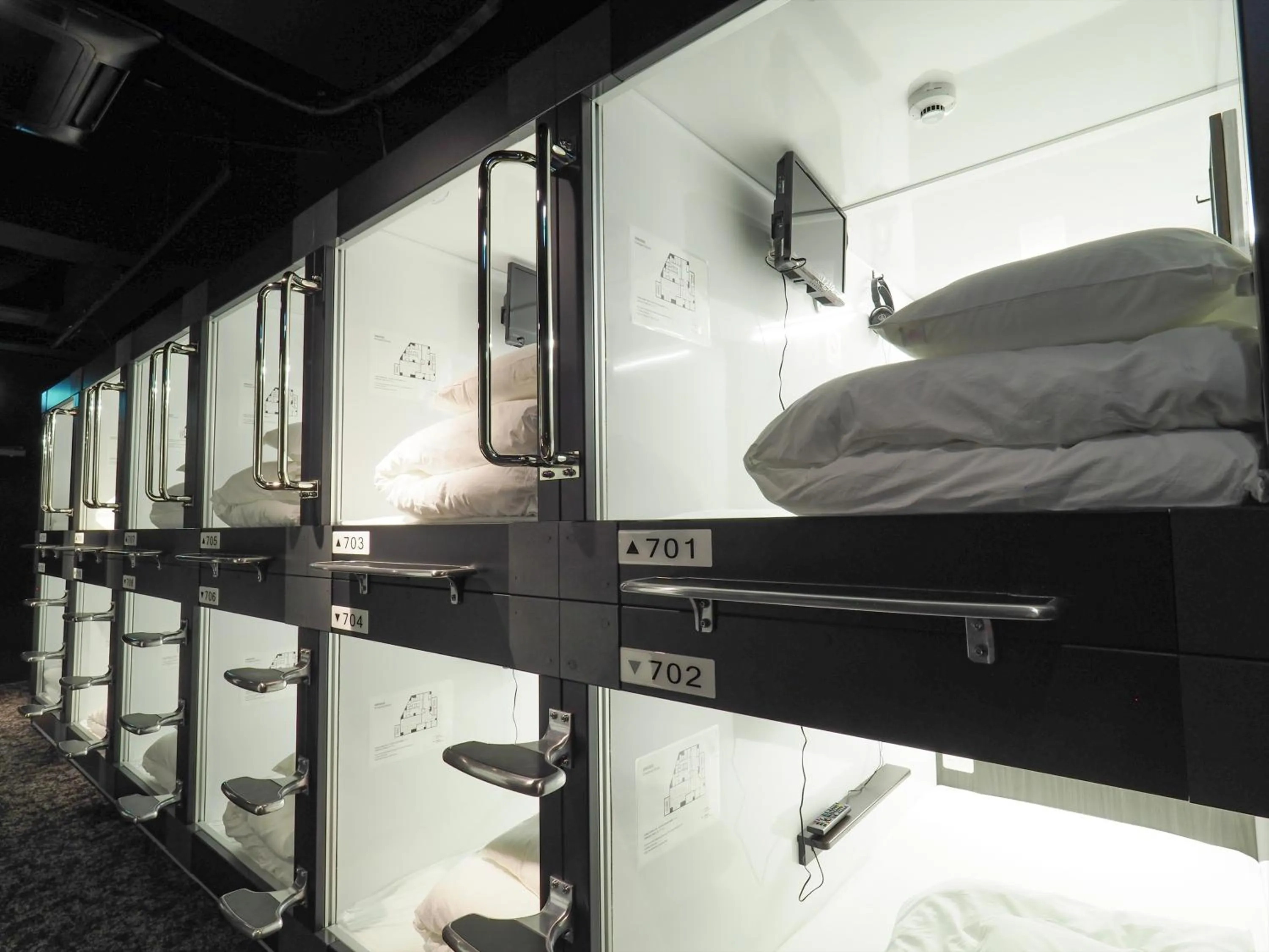 Photo of the whole room, Bed in Leo Yu Capsule Hotel Funabashi