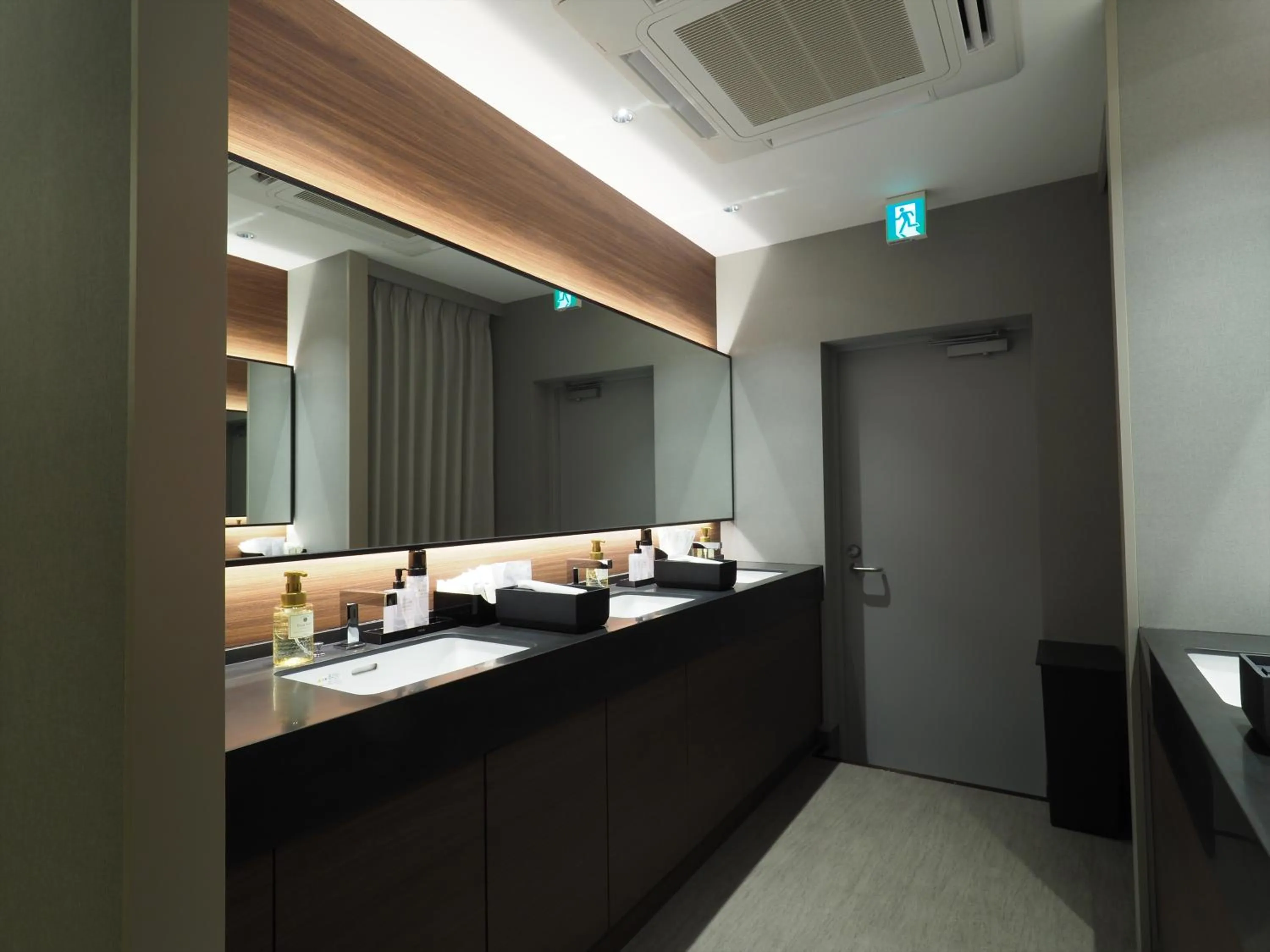 Area and facilities in Leo Yu Capsule Hotel Funabashi