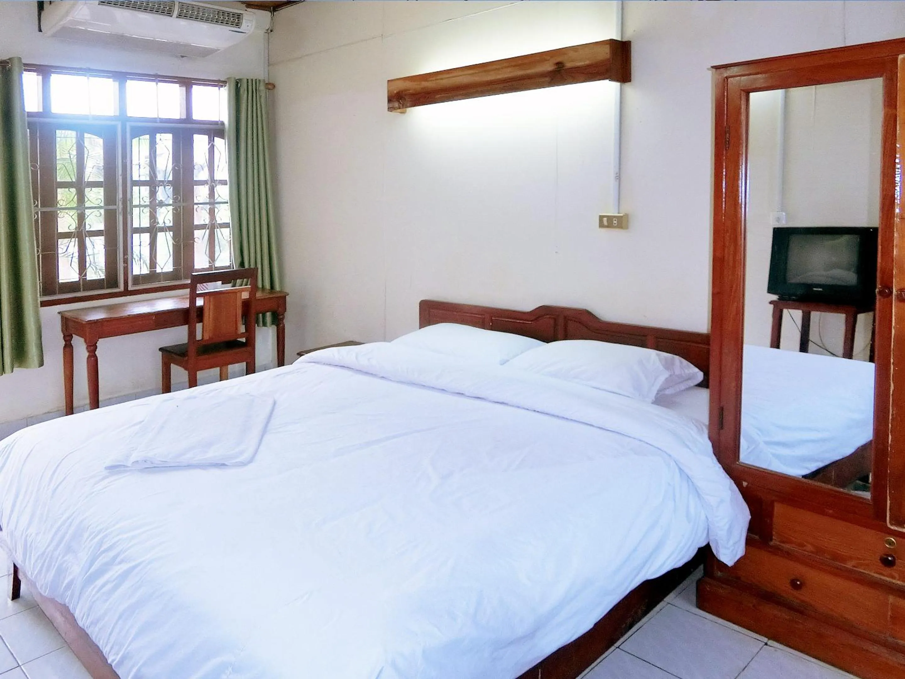 Photo of the whole room, Bed in Villa Sisavad Guesthouse