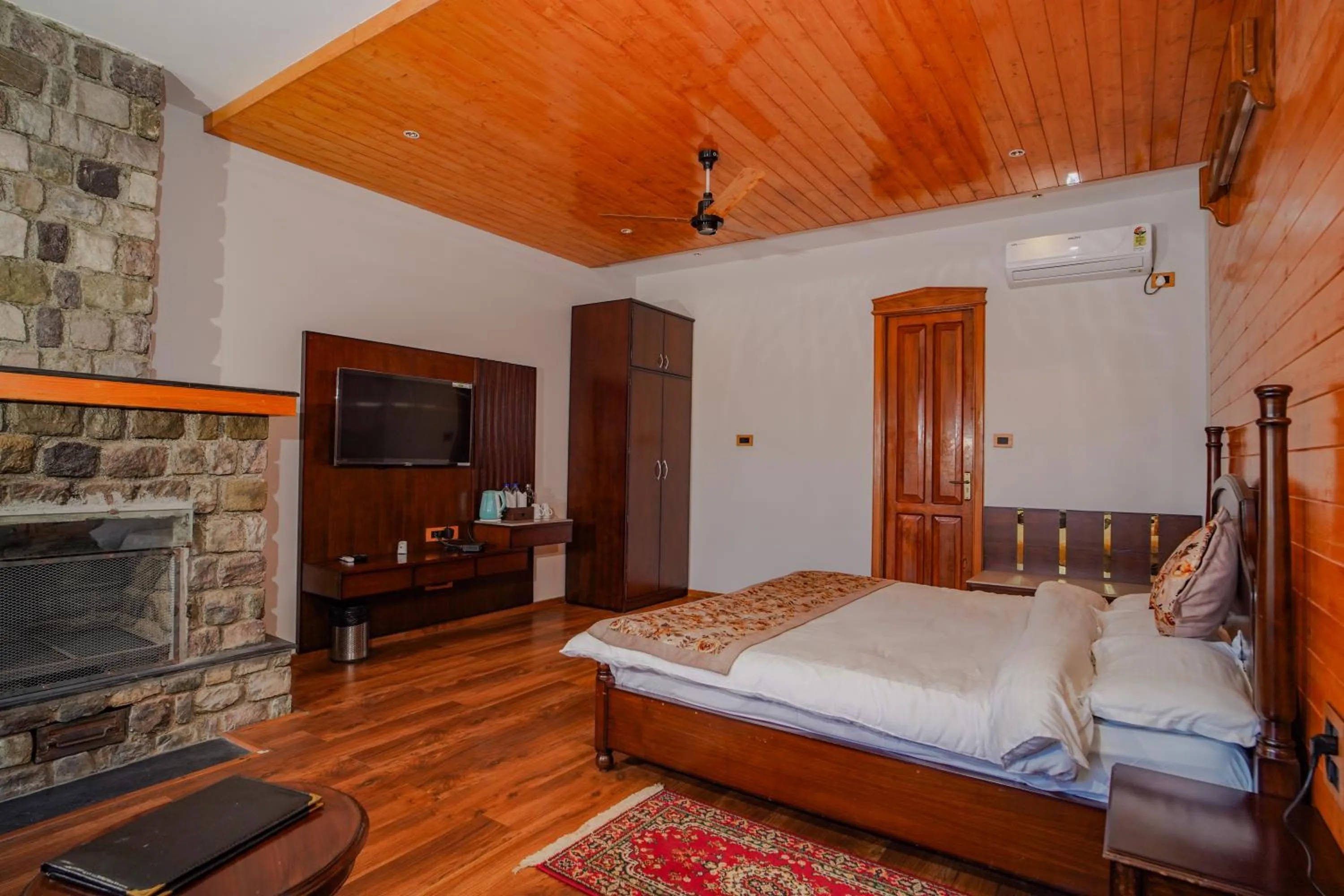Bed in Neelesh Inn- A Luxury Lake View Hotel- 20 kms from Nainital