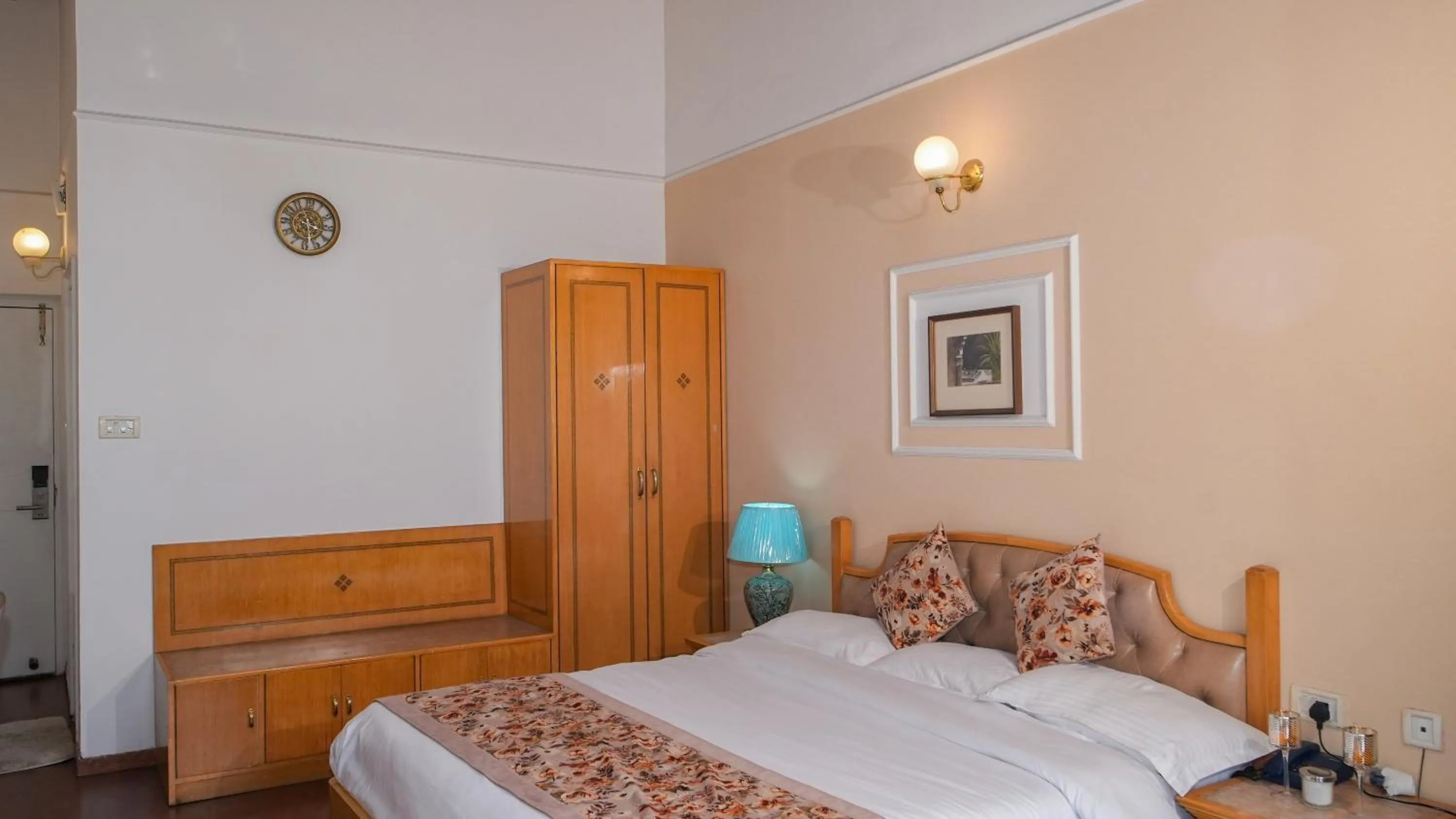 Neelesh Inn- A Luxury Lake View Hotel- 20 kms from Nainital