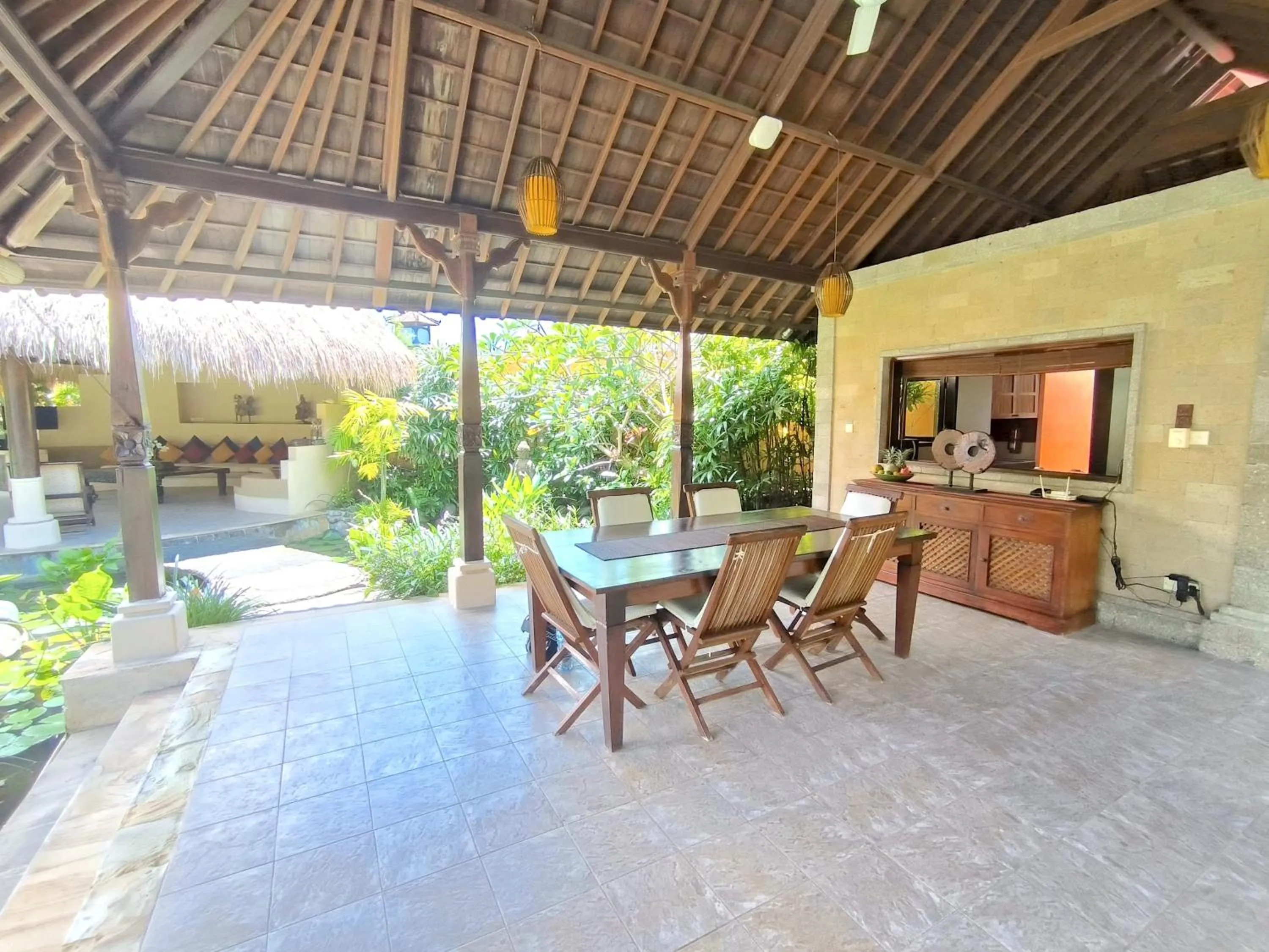 Dining area in Villa Plawa Asri