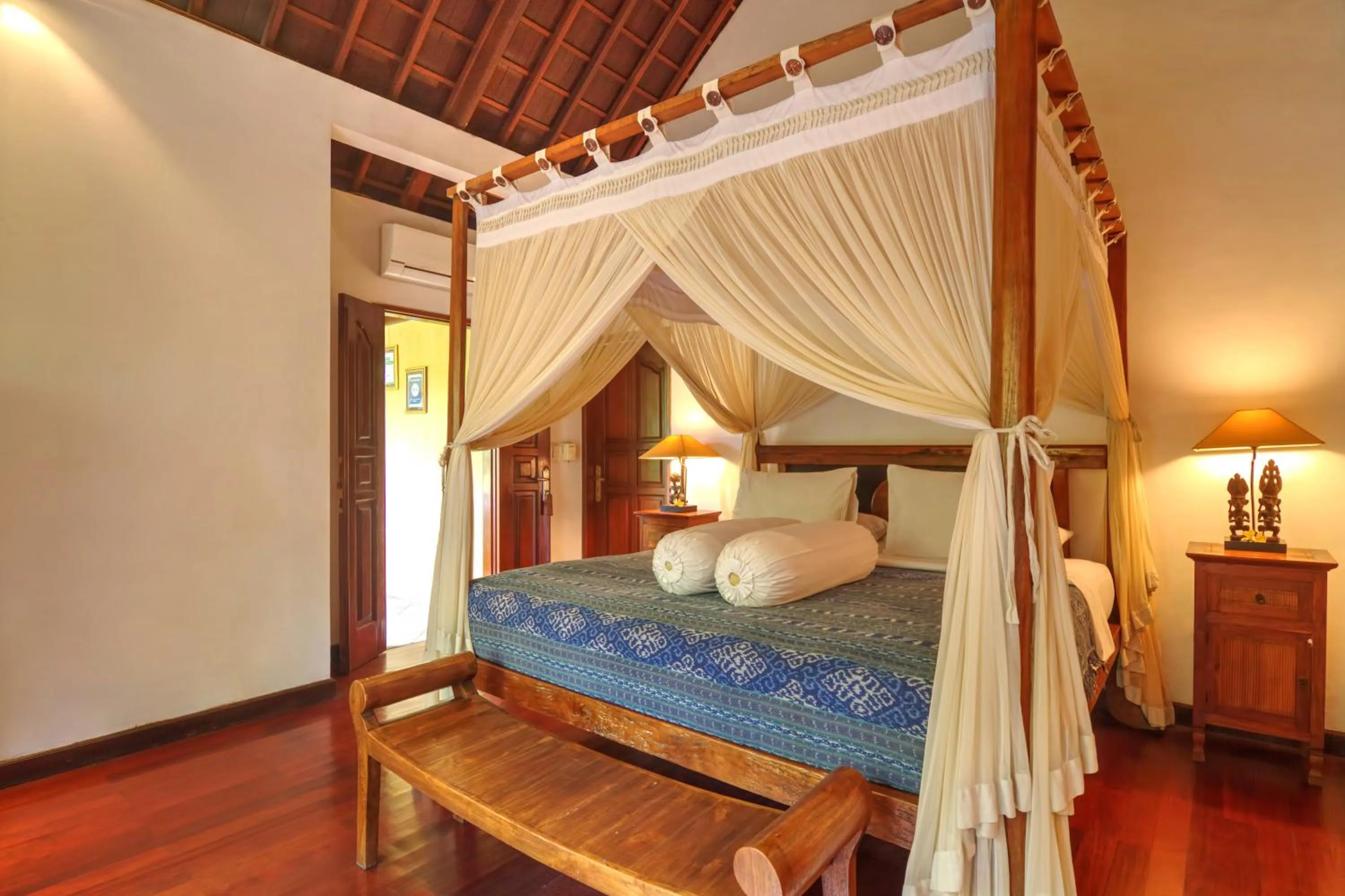 Bedroom, Bed in Villa Plawa Asri