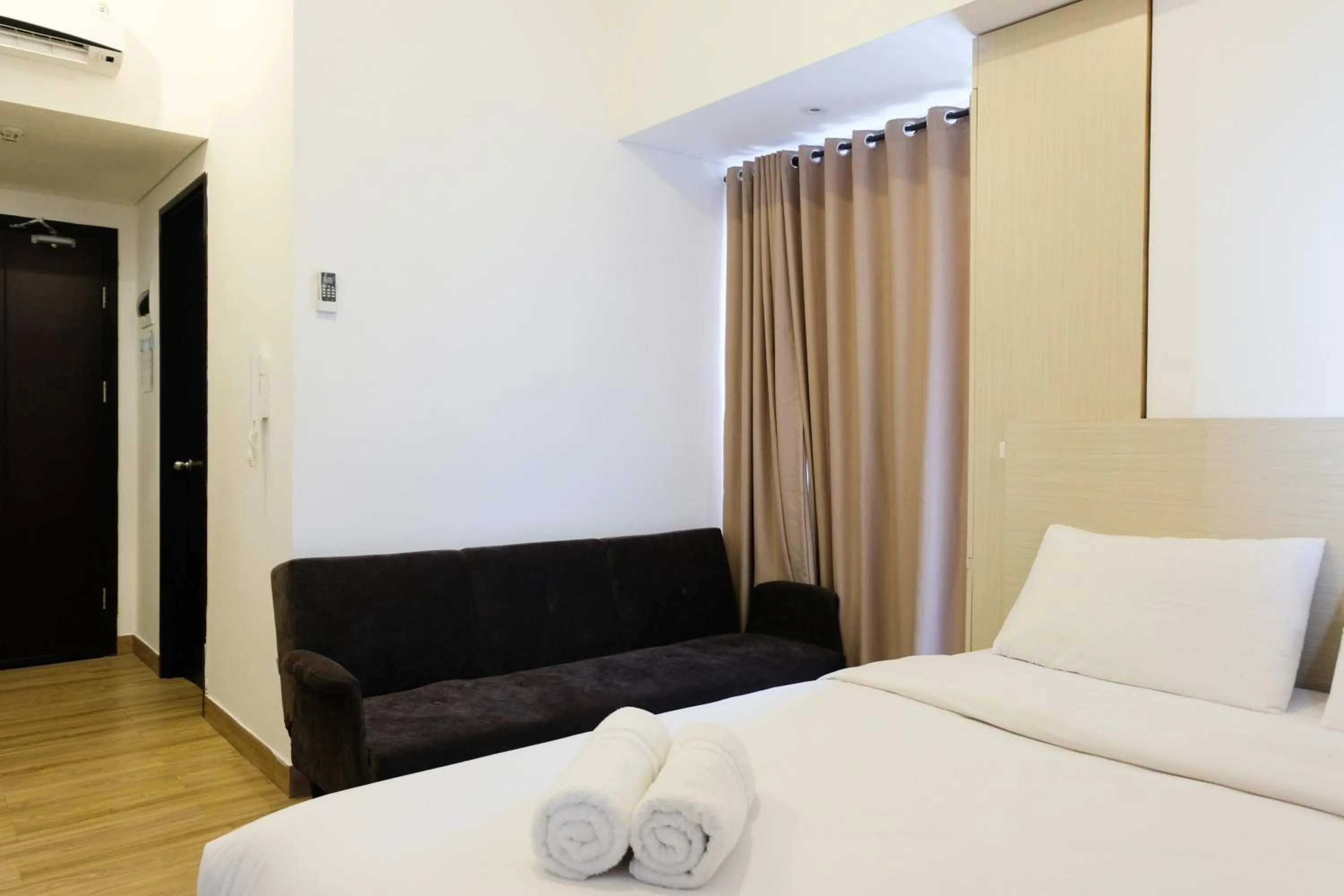 Bed in Cozy and Compact Casa De Parco Studio Apartment By Travelio