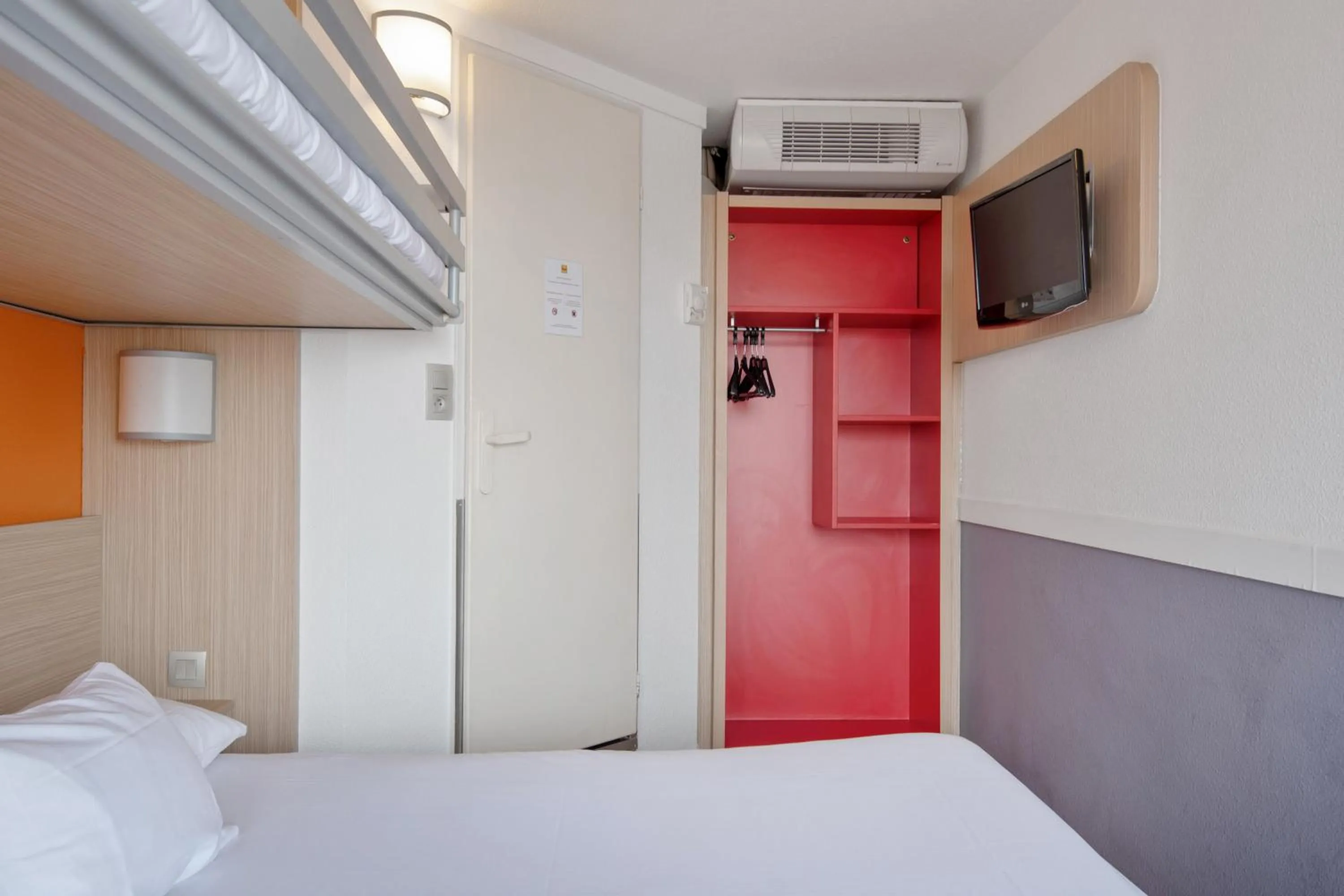 Bedroom, Bed in Premiere Classe Lyon Est - Bron Eurexpo