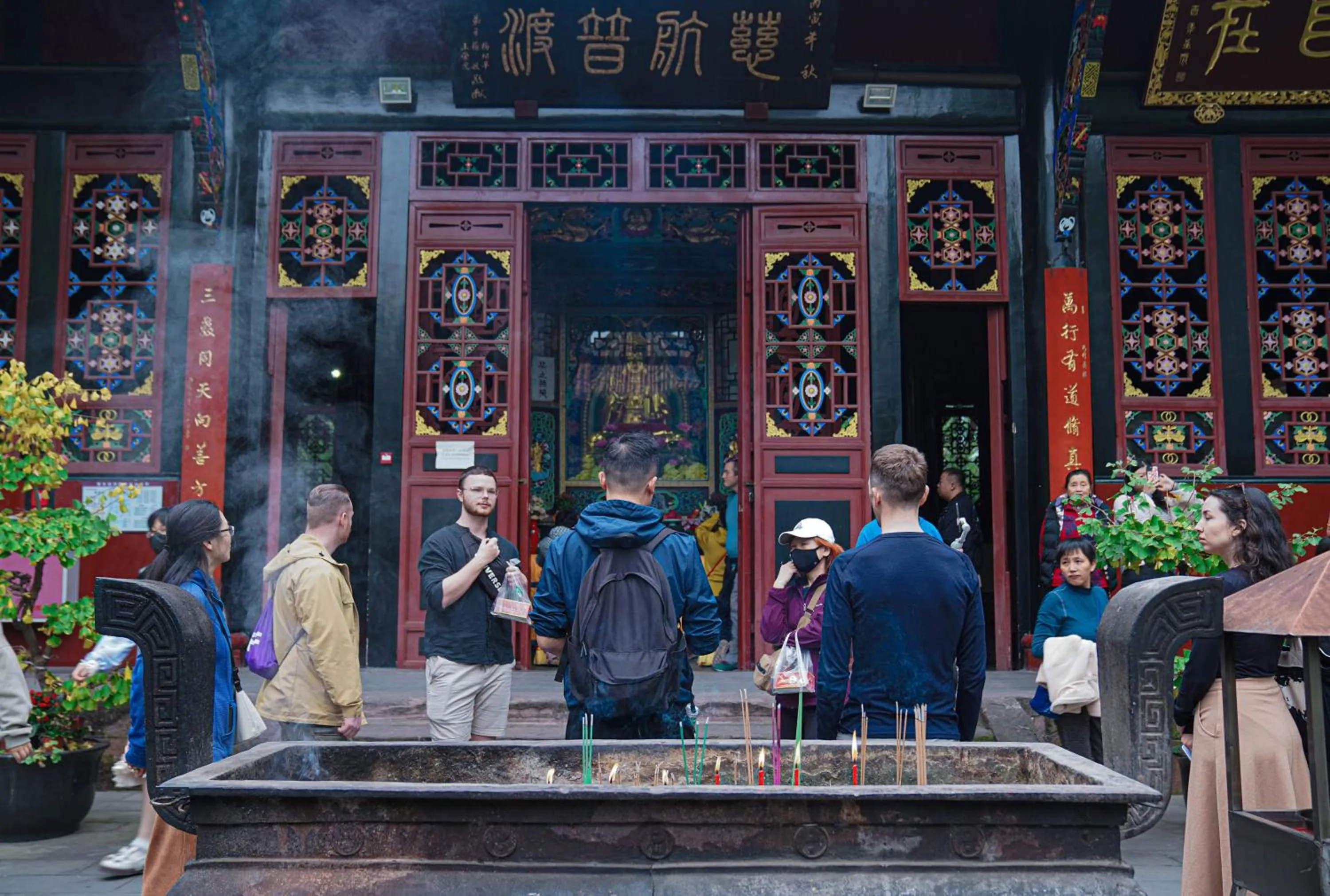 Hiking in Chengdu Mix Hostel - Next To Wenshu Monastery - Sichuan Style Chill & Social Courtyard House - Free Activities - Friendly English Speaking Staff - Tibet, Panda, Buddha & Snow Mountain Tours