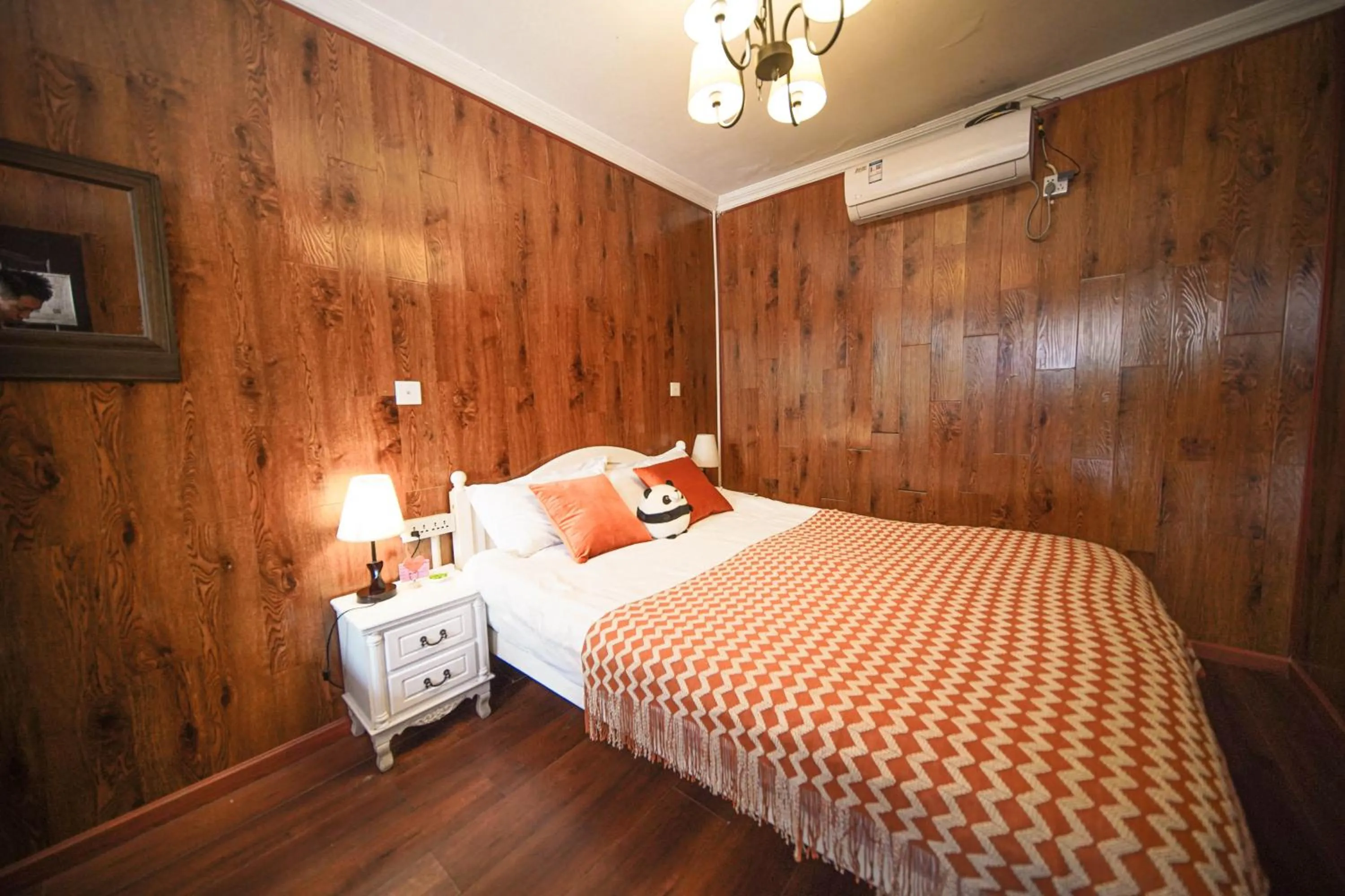 Bedroom, Bed in Chengdu Mix Hostel - Next To Wenshu Monastery - Sichuan Style Chill & Social Courtyard House - Free Activities - Friendly English Speaking Staff - Tibet, Panda, Buddha & Snow Mountain Tours