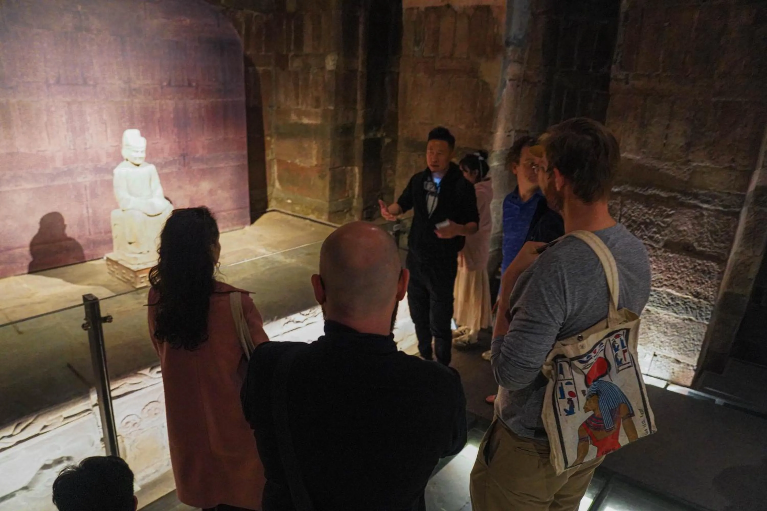 Hiking in Chengdu Mix Hostel - Next To Wenshu Monastery - Sichuan Style Chill & Social Courtyard House - Free Activities - Friendly English Speaking Staff - Tibet, Panda, Buddha & Snow Mountain Tours