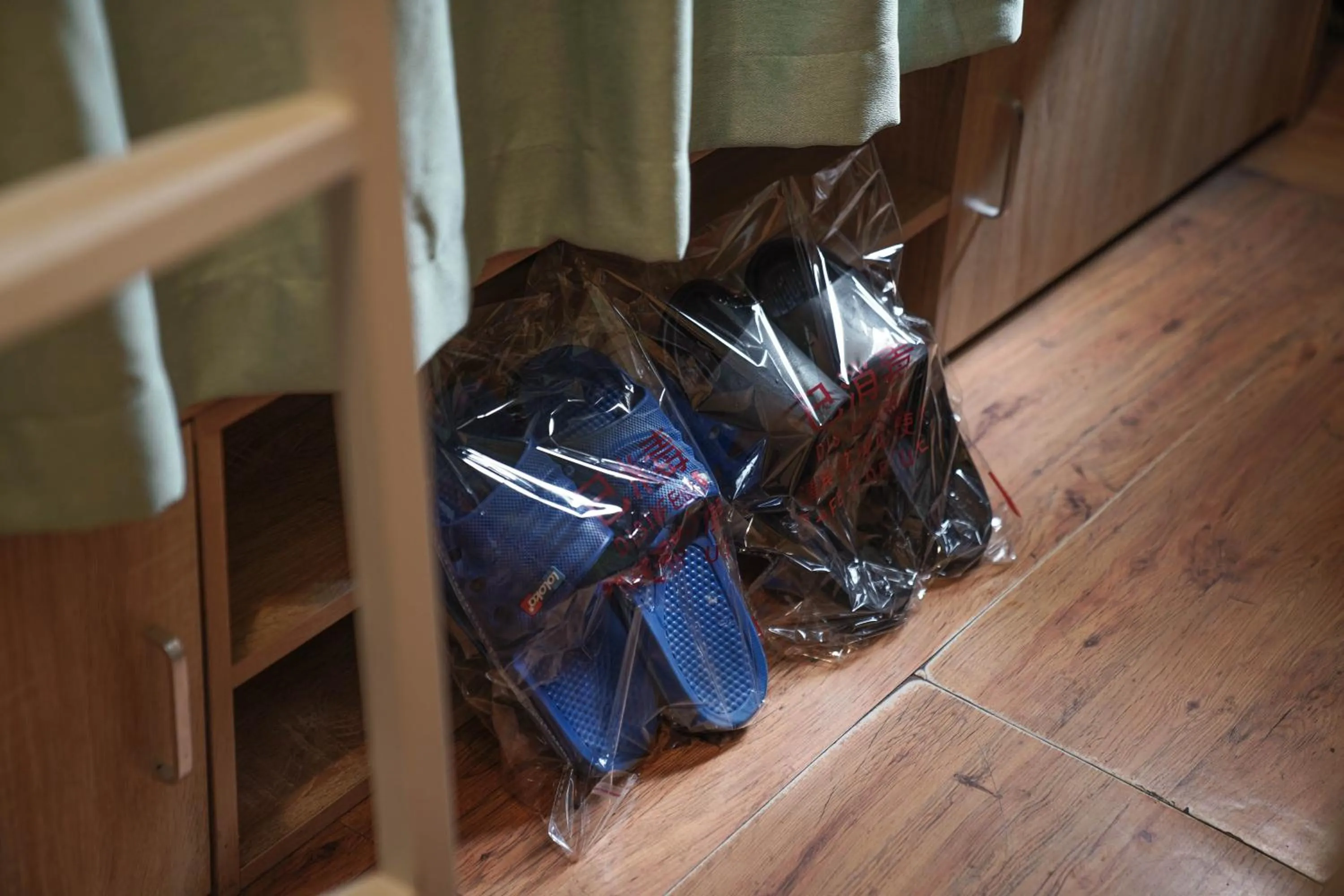 bunk bed in Chengdu Mix Hostel - Next To Wenshu Monastery - Sichuan Style Chill & Social Courtyard House - Free Activities - Friendly English Speaking Staff - Tibet, Panda, Buddha & Snow Mountain Tours