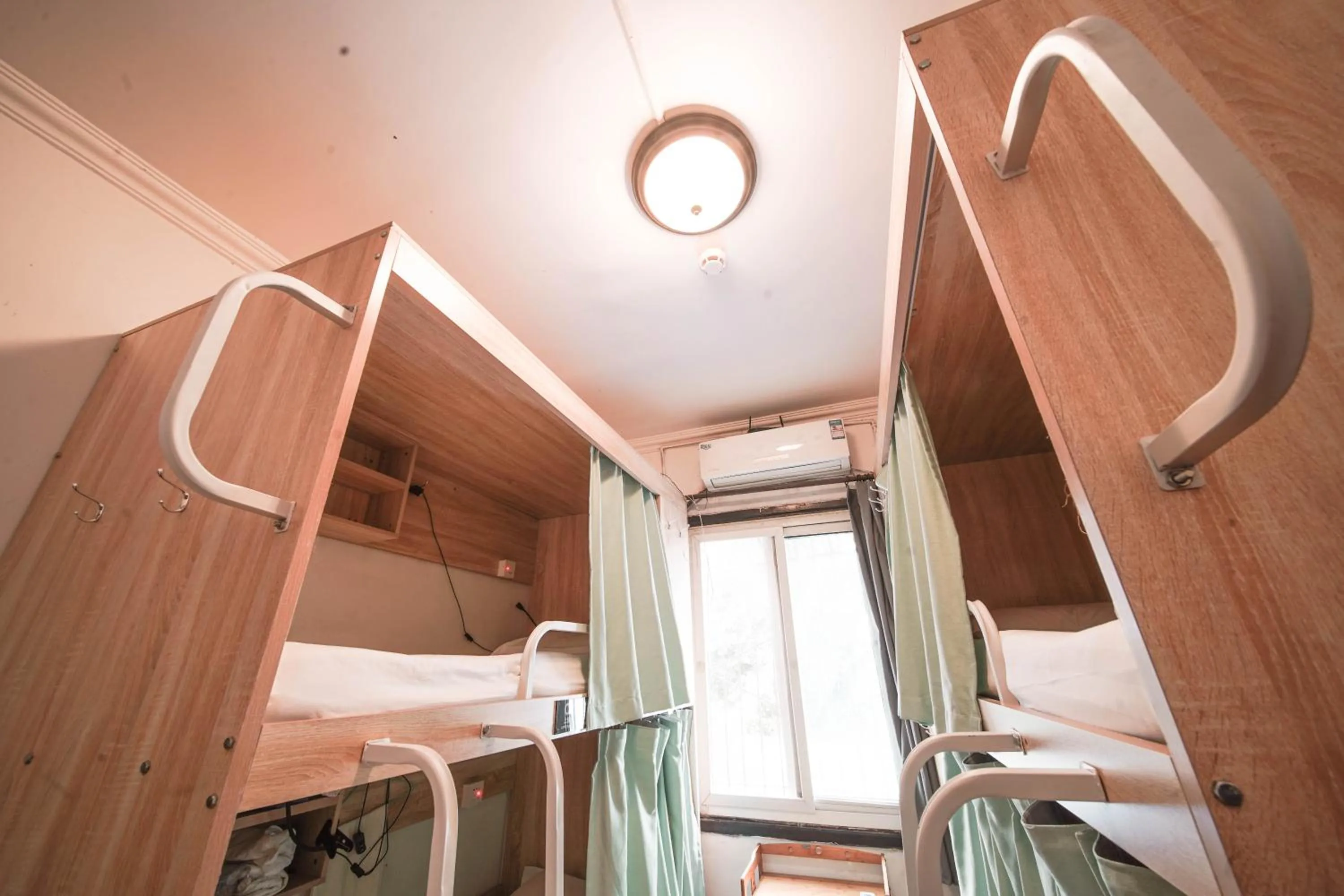 bunk bed, Bed in Chengdu Mix Hostel - Next To Wenshu Monastery - Sichuan Style Chill & Social Courtyard House - Free Activities - Friendly English Speaking Staff - Tibet, Panda, Buddha & Snow Mountain Tours