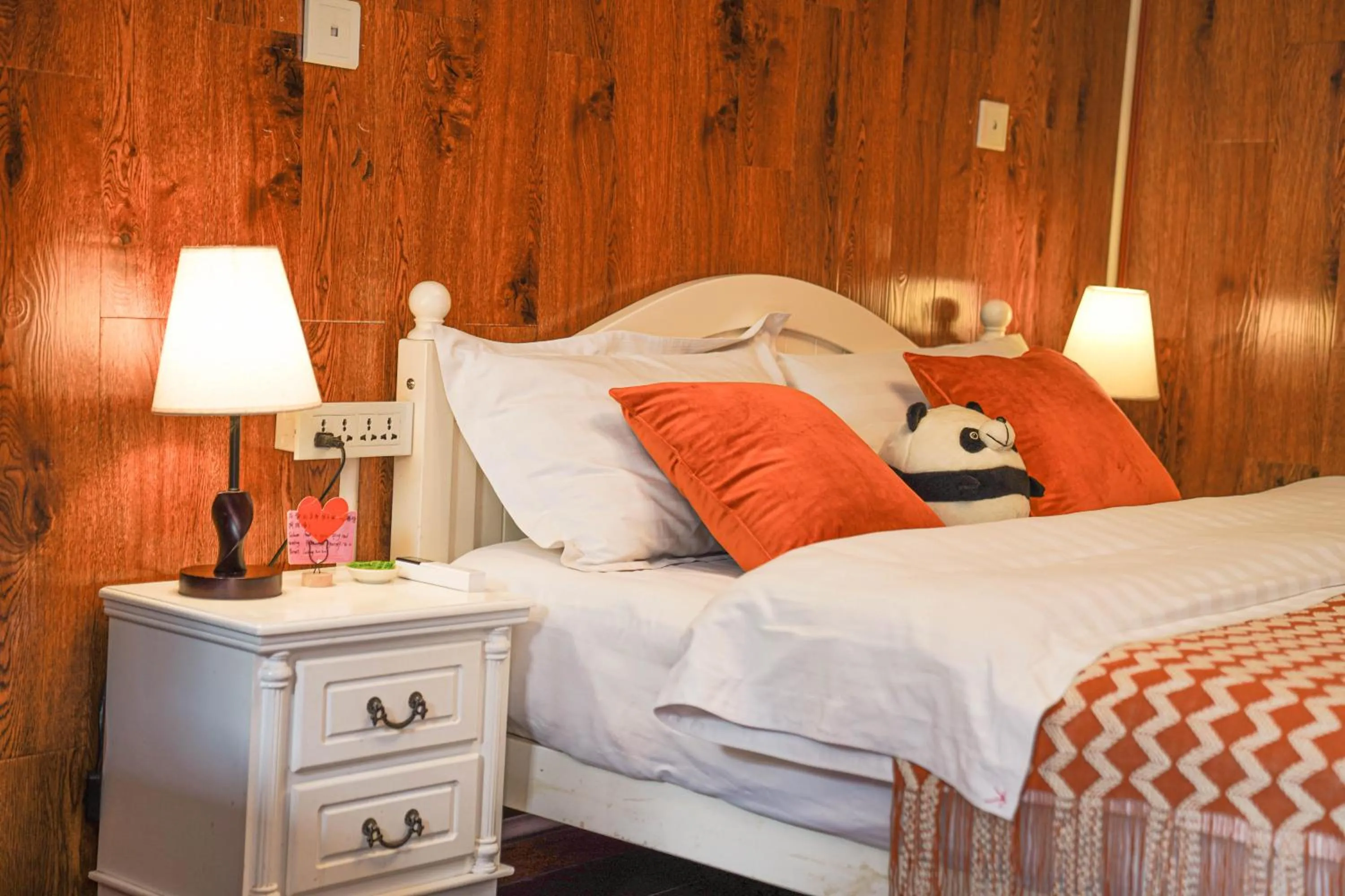 Bedroom, Bed in Chengdu Mix Hostel - Next To Wenshu Monastery - Sichuan Style Chill & Social Courtyard House - Free Activities - Friendly English Speaking Staff - Tibet, Panda, Buddha & Snow Mountain Tours