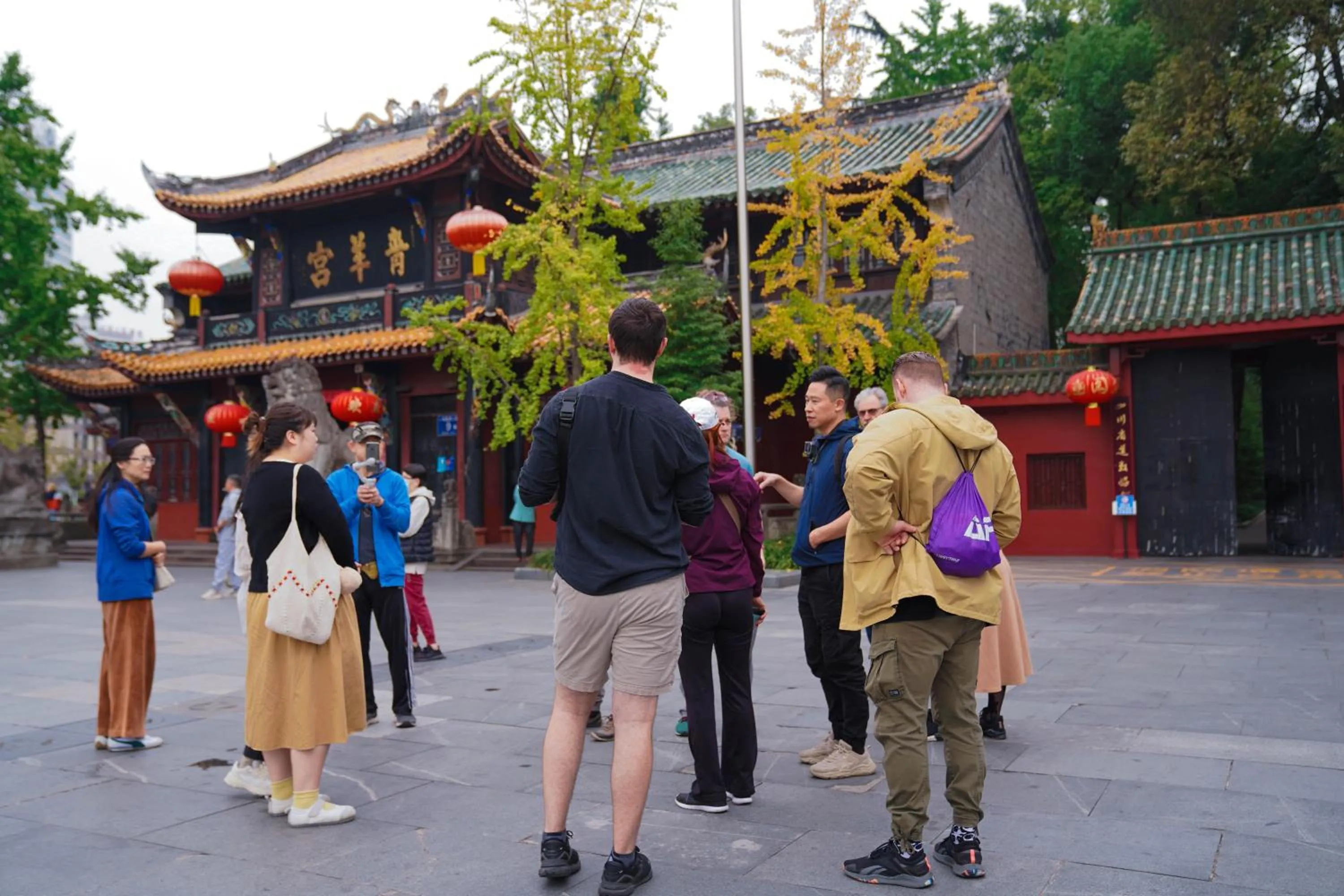 Hiking in Chengdu Mix Hostel - Next To Wenshu Monastery - Sichuan Style Chill & Social Courtyard House - Free Activities - Friendly English Speaking Staff - Tibet, Panda, Buddha & Snow Mountain Tours