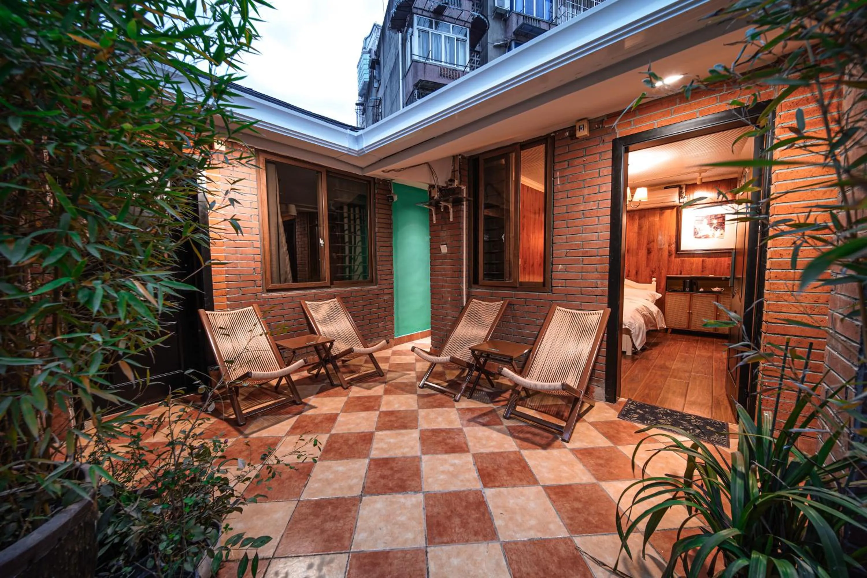 Patio in POSHPACKER - Chengdu Mix Hostel - Cicada Zen Yard