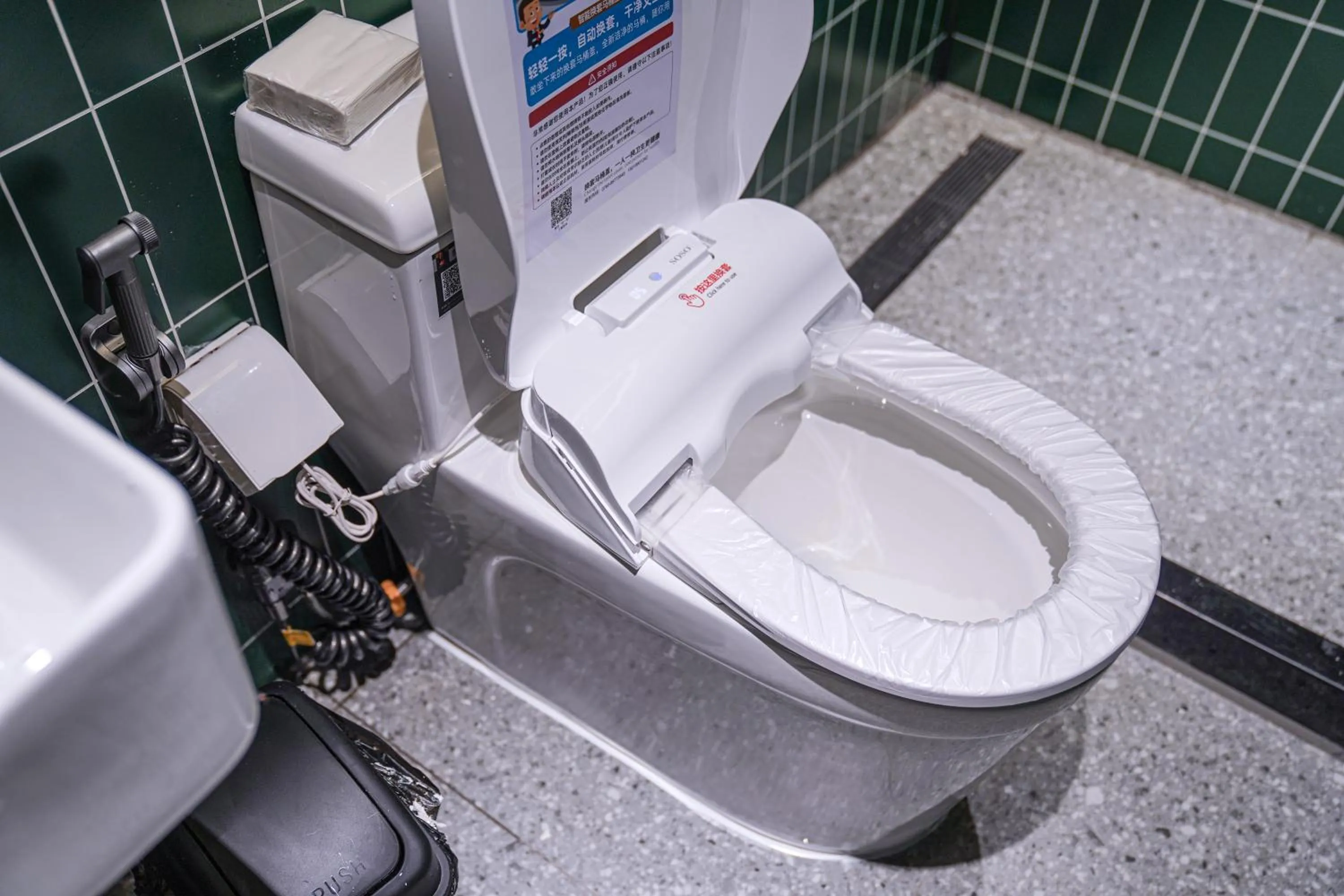 Toilet in POSHPACKER - Chengdu Mix Hostel - Cicada Zen Yard