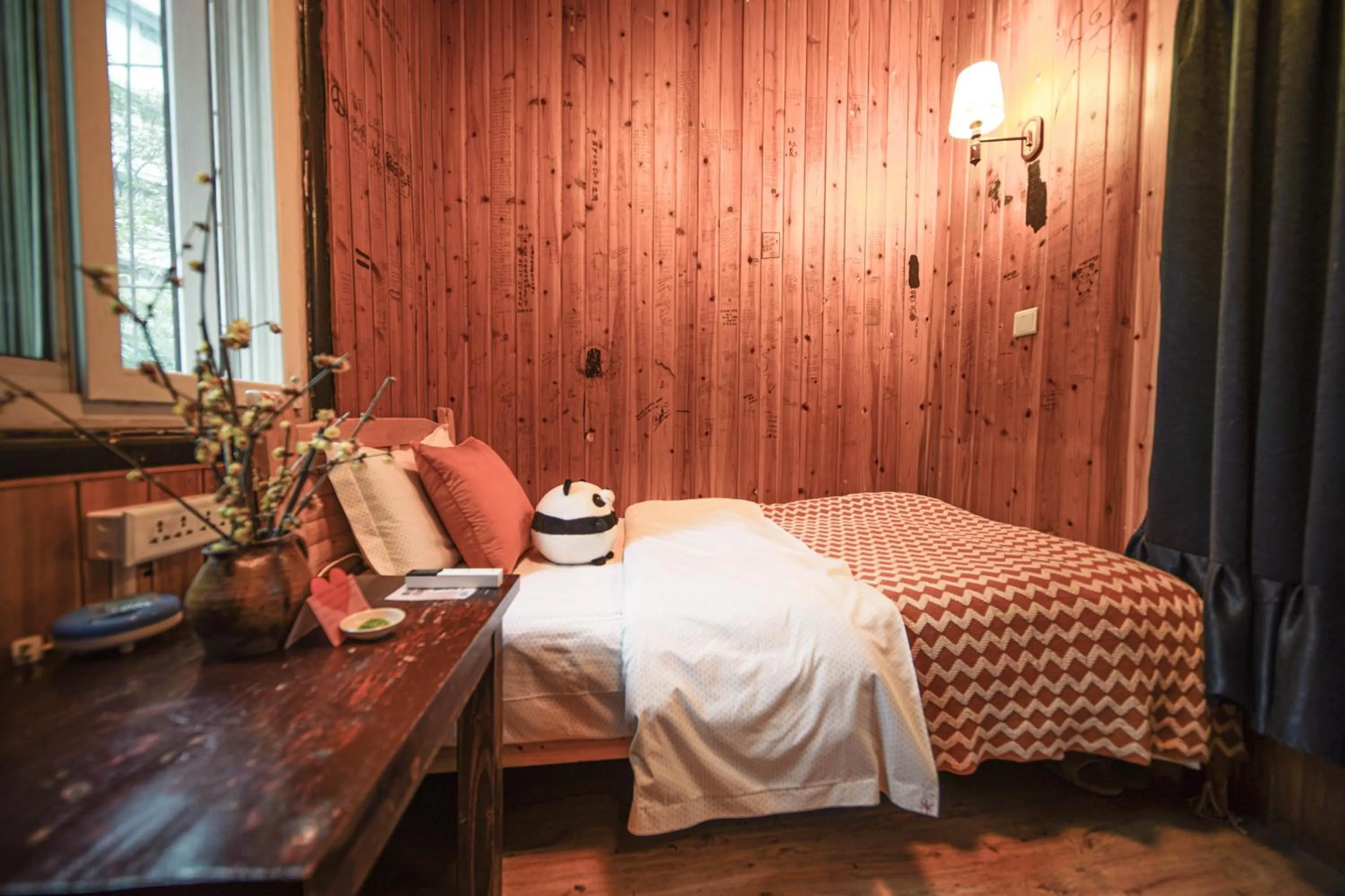 Bedroom, Bed in Chengdu Mix Hostel - Next To Wenshu Monastery - Sichuan Style Chill & Social Courtyard House - Free Activities - Friendly English Speaking Staff - Tibet, Panda, Buddha & Snow Mountain Tours