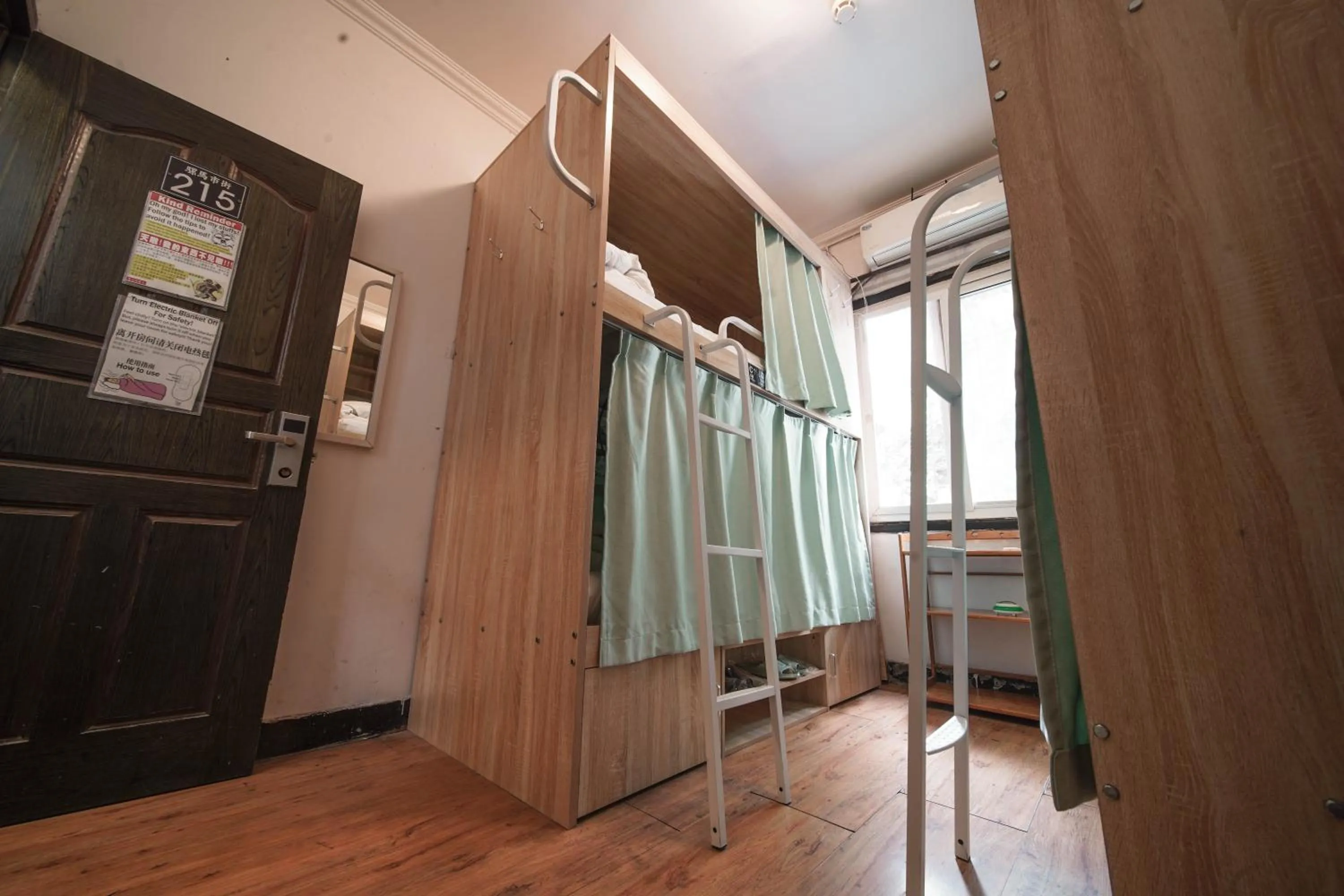 bunk bed in Chengdu Mix Hostel - Next To Wenshu Monastery - Sichuan Style Chill & Social Courtyard House - Free Activities - Friendly English Speaking Staff - Tibet, Panda, Buddha & Snow Mountain Tours