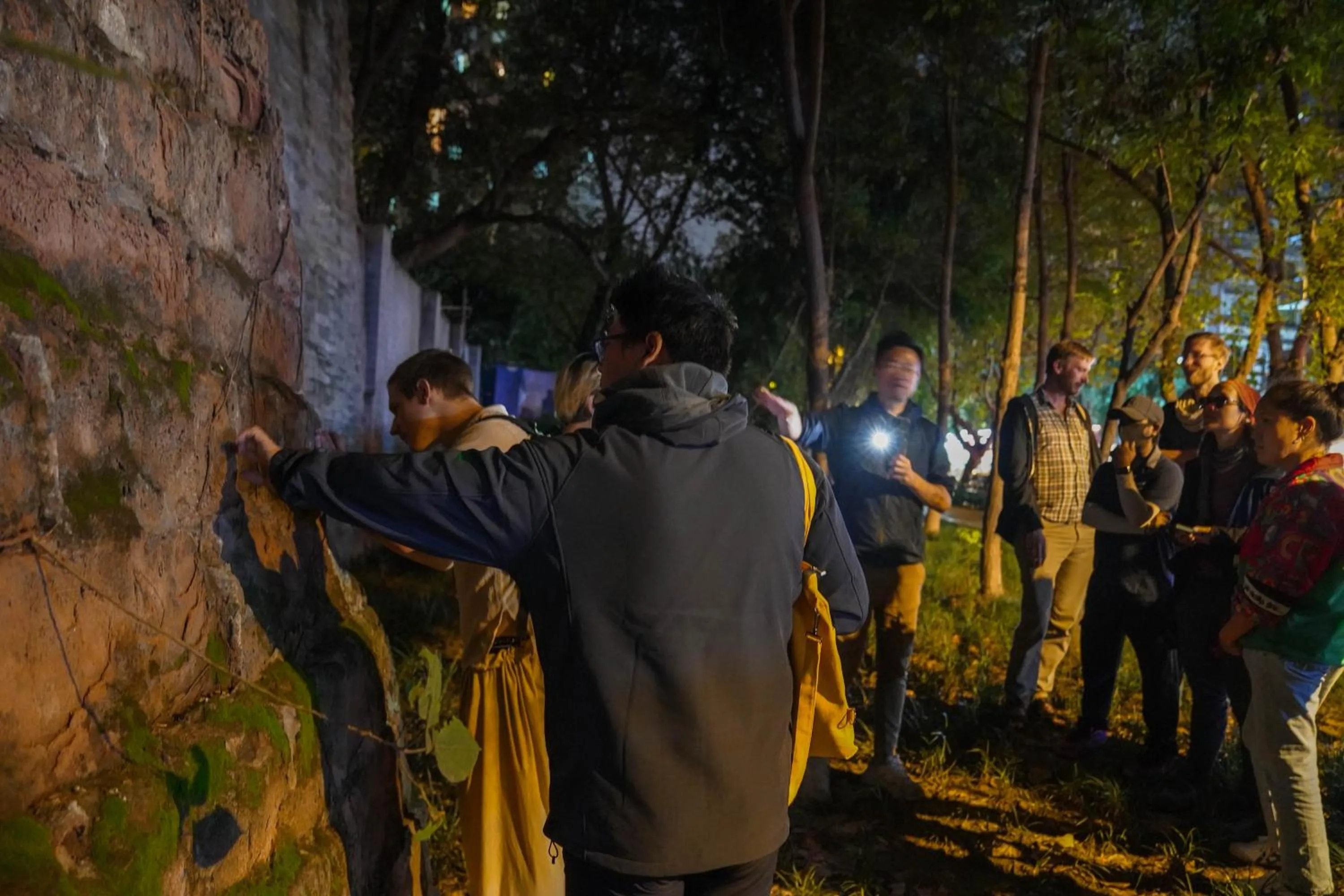 Hiking in Chengdu Mix Hostel - Next To Wenshu Monastery - Sichuan Style Chill & Social Courtyard House - Free Activities - Friendly English Speaking Staff - Tibet, Panda, Buddha & Snow Mountain Tours