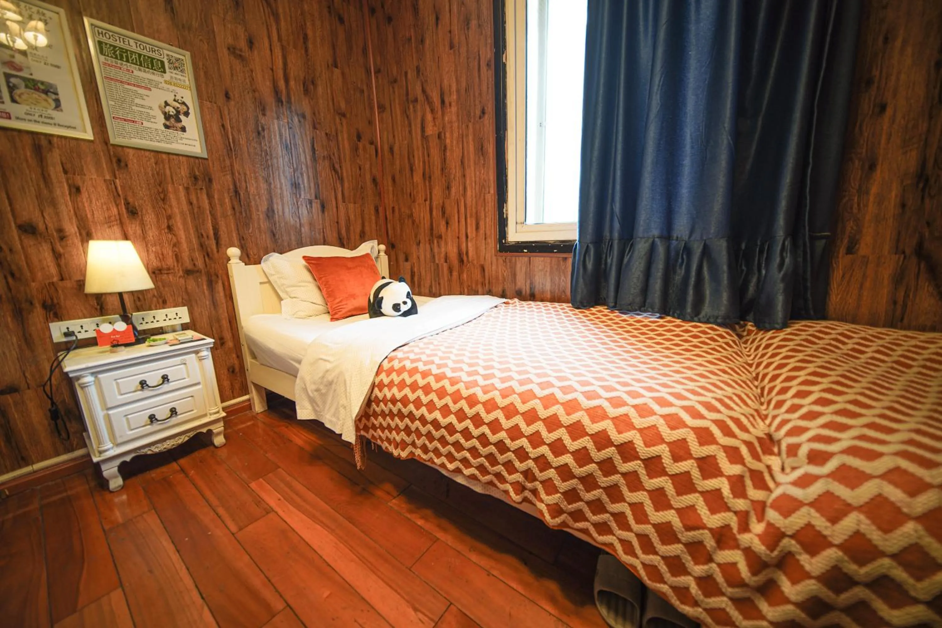 Bedroom, Bed in Chengdu Mix Hostel - Next To Wenshu Monastery - Sichuan Style Chill & Social Courtyard House - Free Activities - Friendly English Speaking Staff - Tibet, Panda, Buddha & Snow Mountain Tours