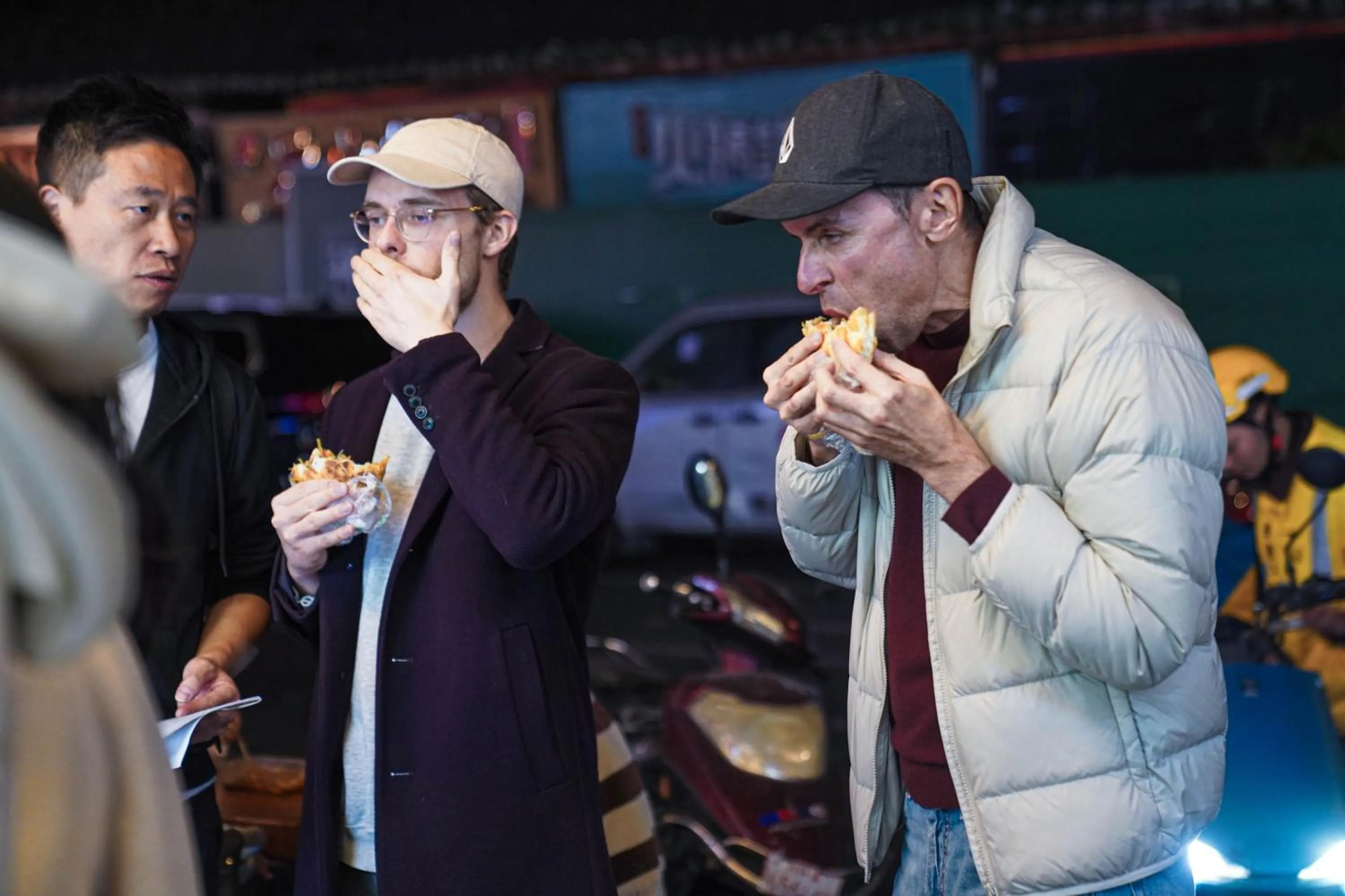 Hiking in Chengdu Mix Hostel - Next To Wenshu Monastery - Sichuan Style Chill & Social Courtyard House - Free Activities - Friendly English Speaking Staff - Tibet, Panda, Buddha & Snow Mountain Tours