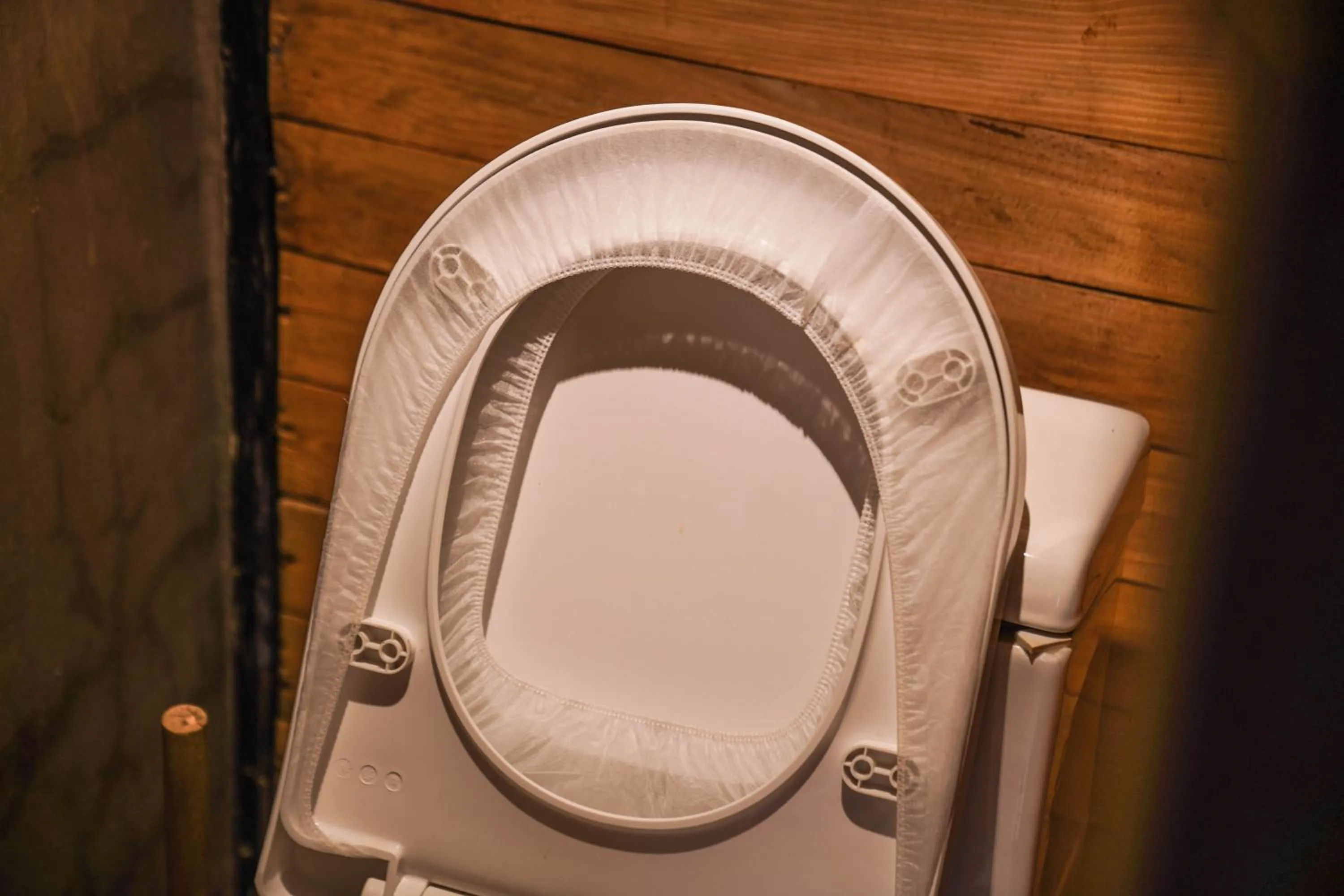 Toilet in Chengdu Mix Hostel - Next To Wenshu Monastery - Sichuan Style Chill & Social Courtyard House - Free Activities - Friendly English Speaking Staff - Tibet, Panda, Buddha & Snow Mountain Tours